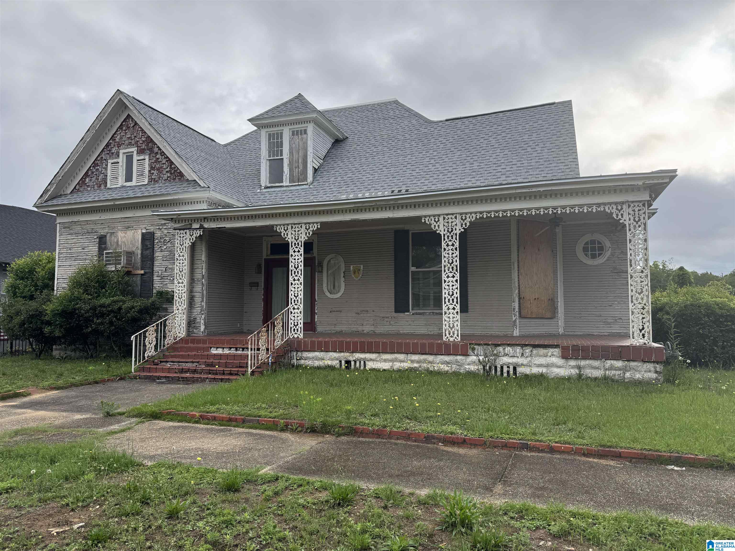 Homes for sale in Selma, AL | 710 Pettus Street, Selma, AL 36701 | MLS# 21454206