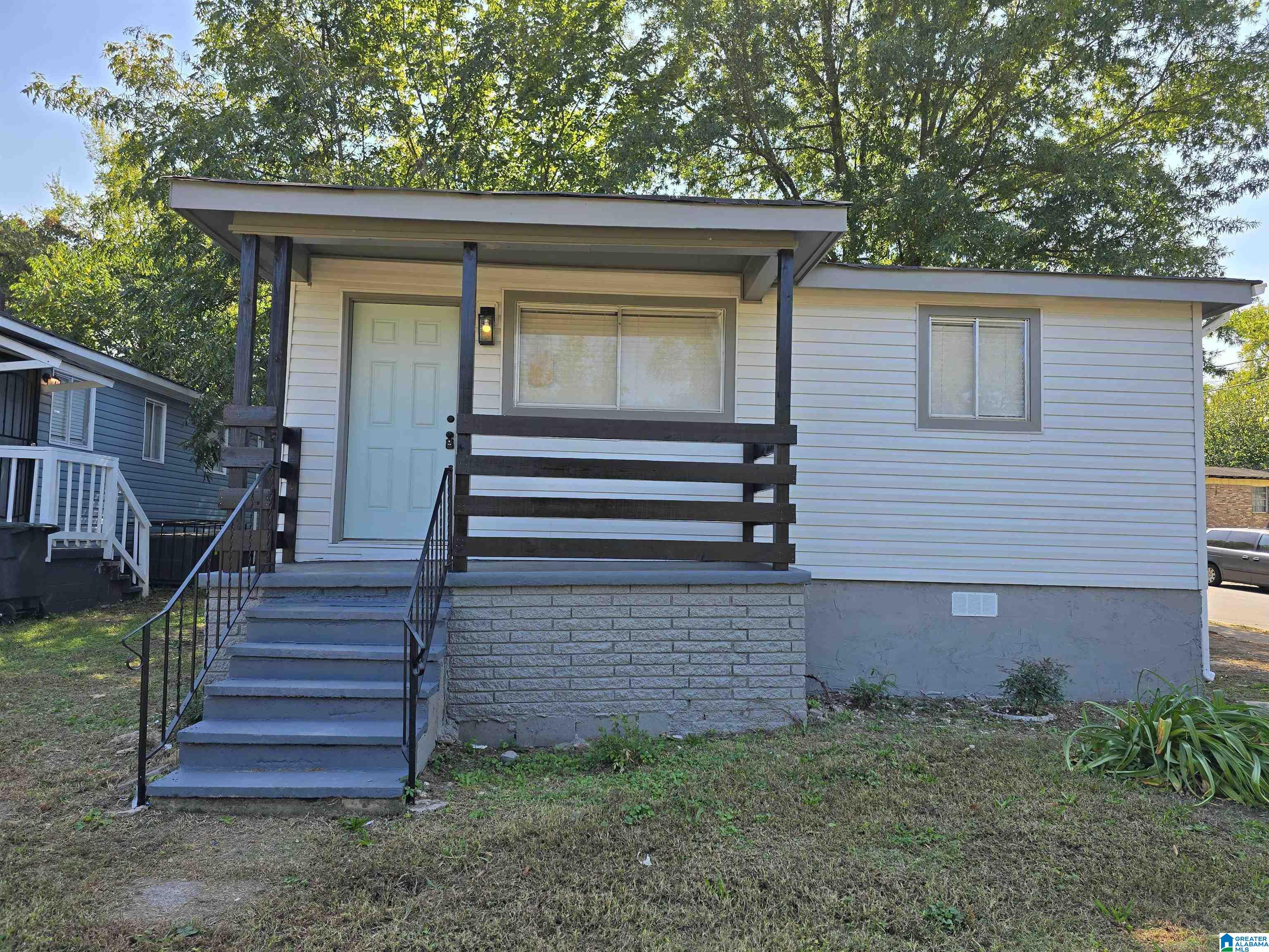 Homes for sale in Birmingham, AL | 2537 Dawson Avenue Sw, Birmingham, AL 35211 | MLS# 21454328