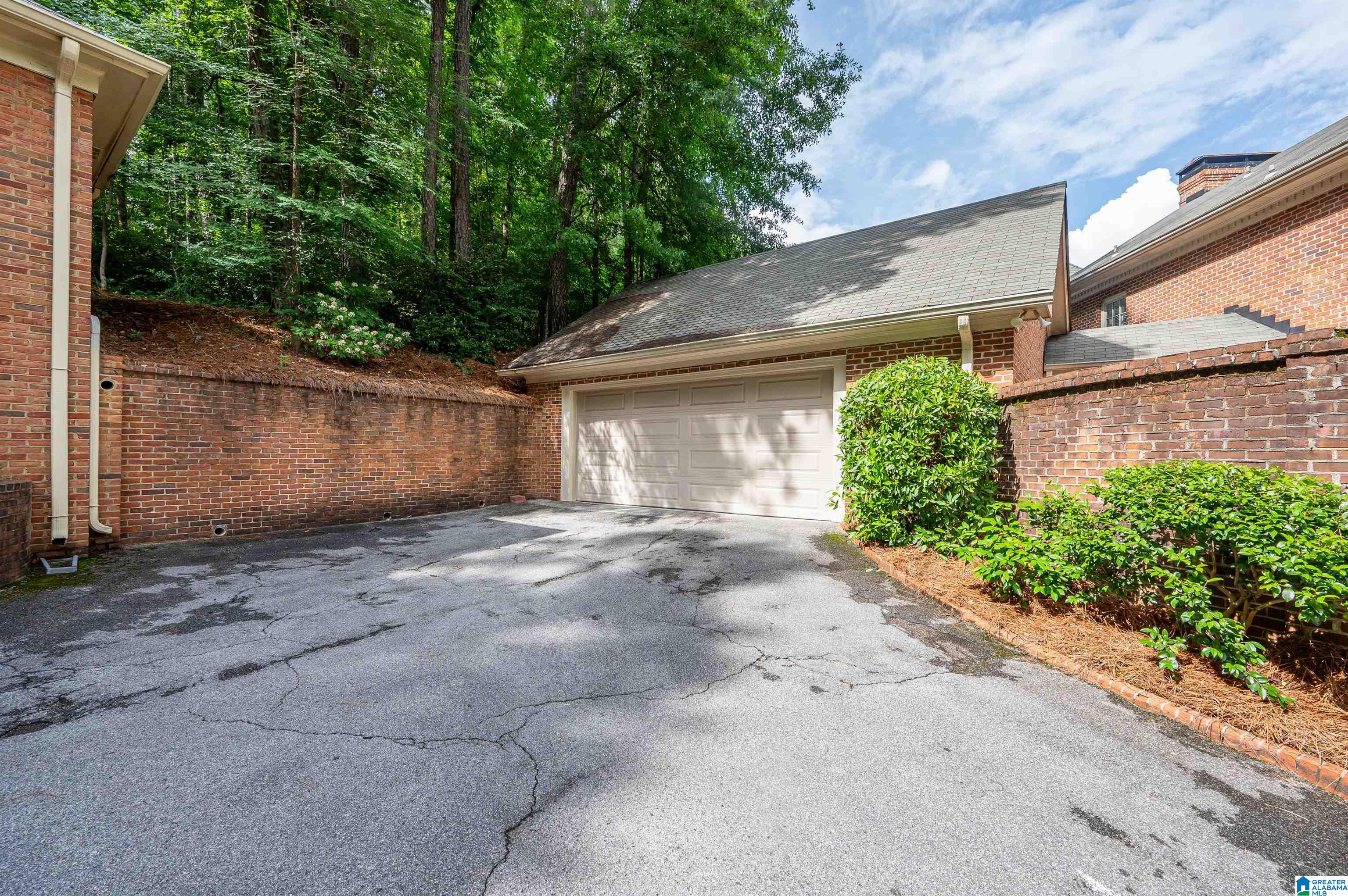 Homes for sale in Mountain Brk, AL | 3 Cross Creek Dr, Mountain Brk, AL 35213 | MLS# 21454351