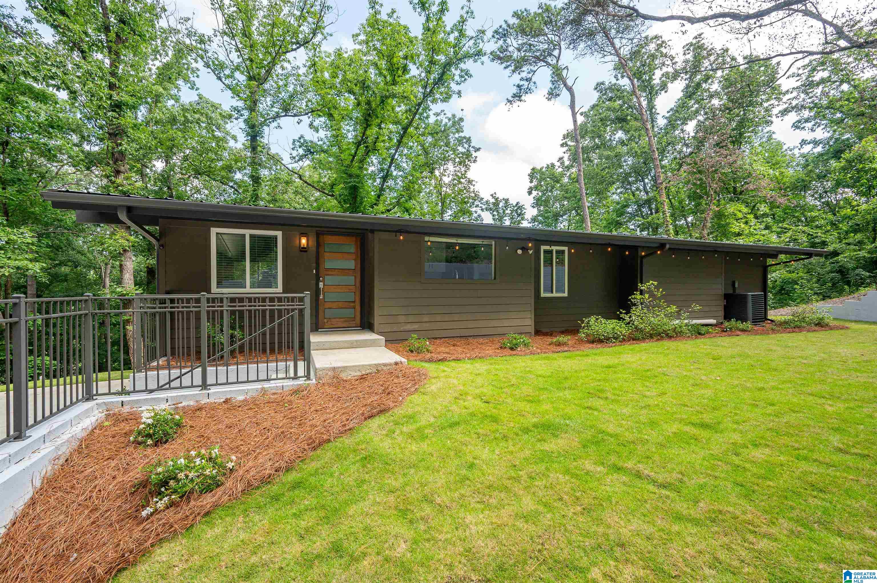Homes for sale in Homewood, AL | 945 Delcris Dr, Homewood, AL 35226 | MLS# 21454425