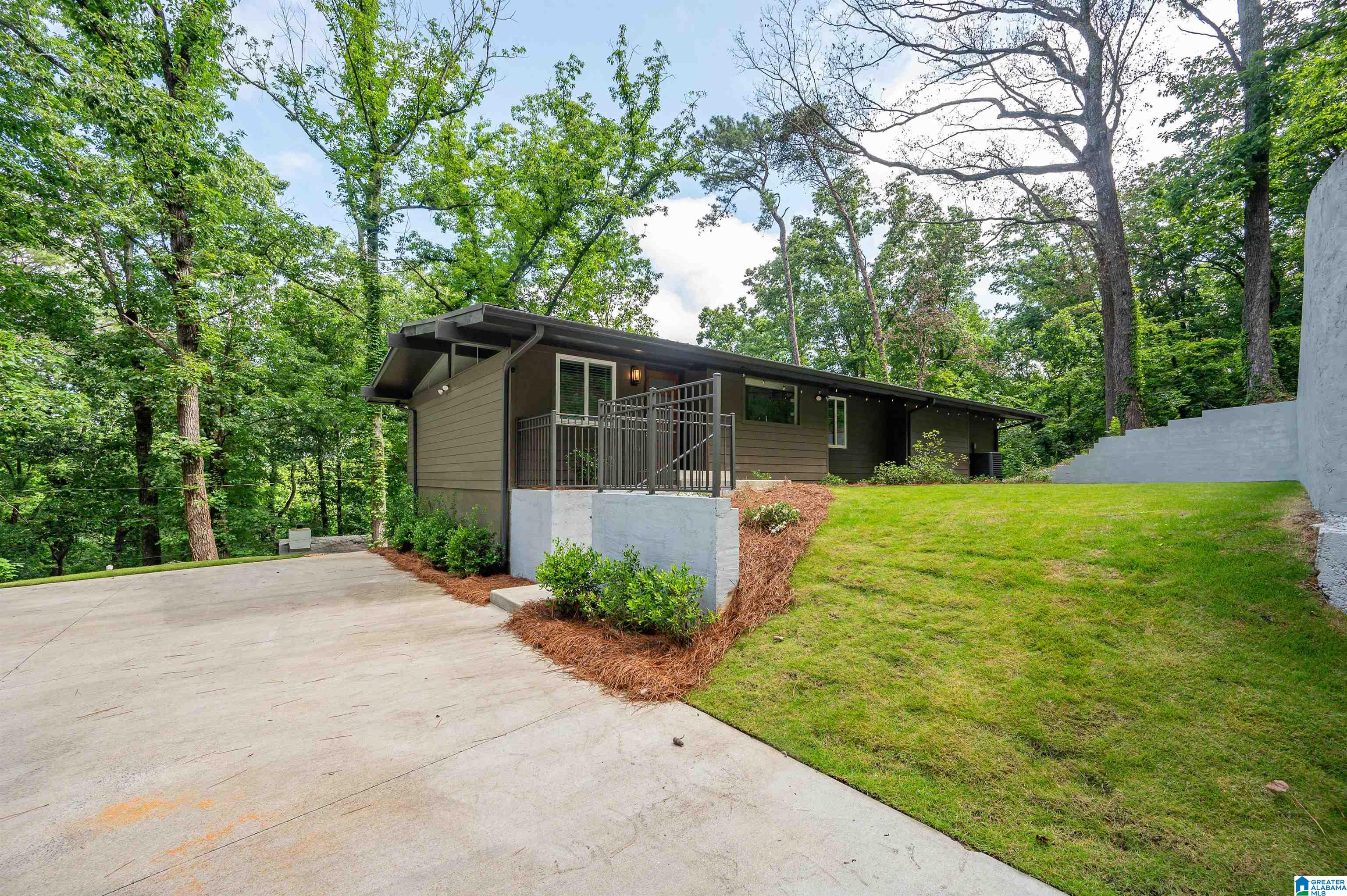Homes for sale in Homewood, AL | 945 Delcris Dr, Homewood, AL 35226 | MLS# 21454425