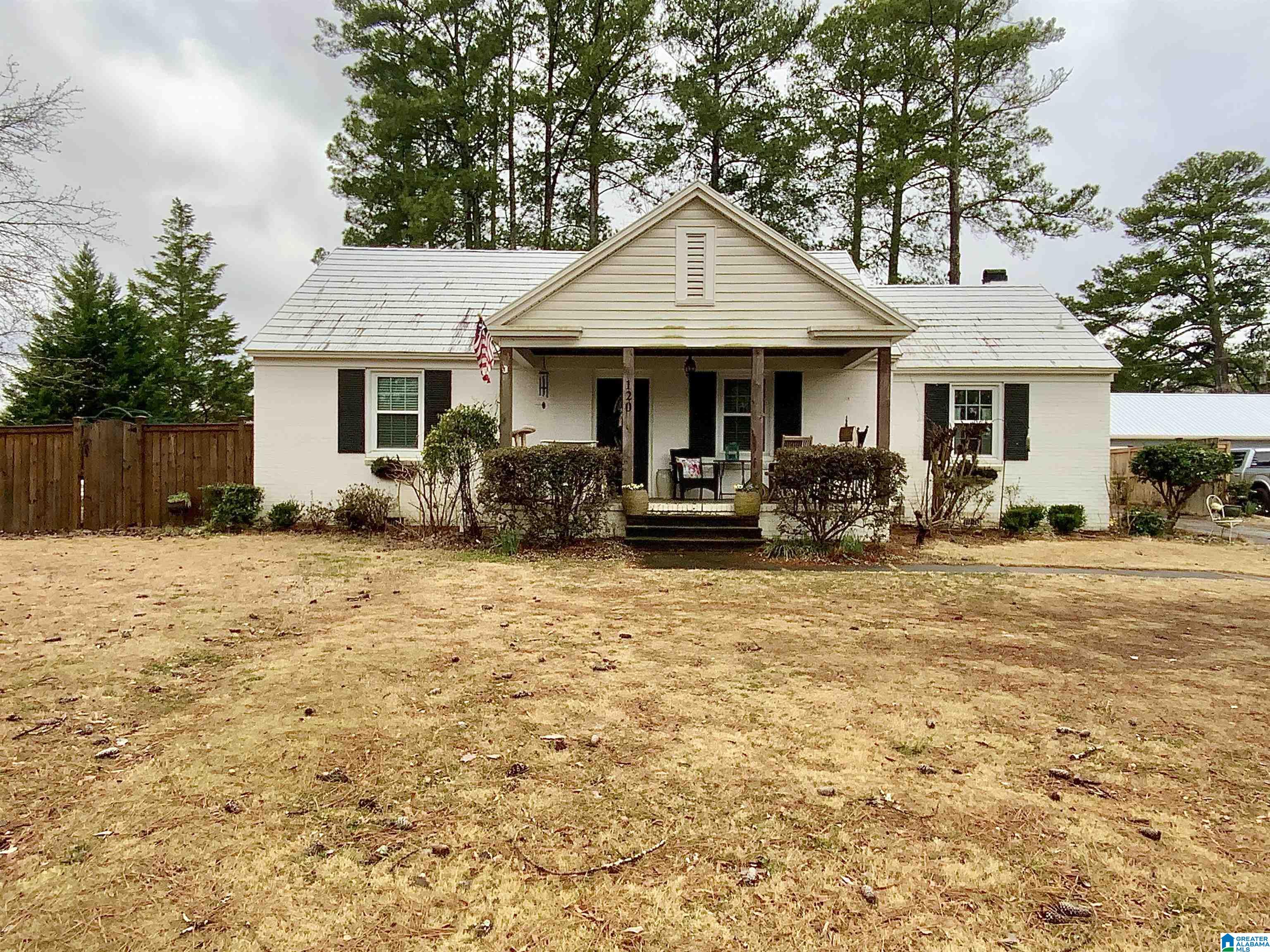 Homes for sale in Trussville, AL | 120 Parkway Dr, Trussville, AL 35173 | MLS# 21454482