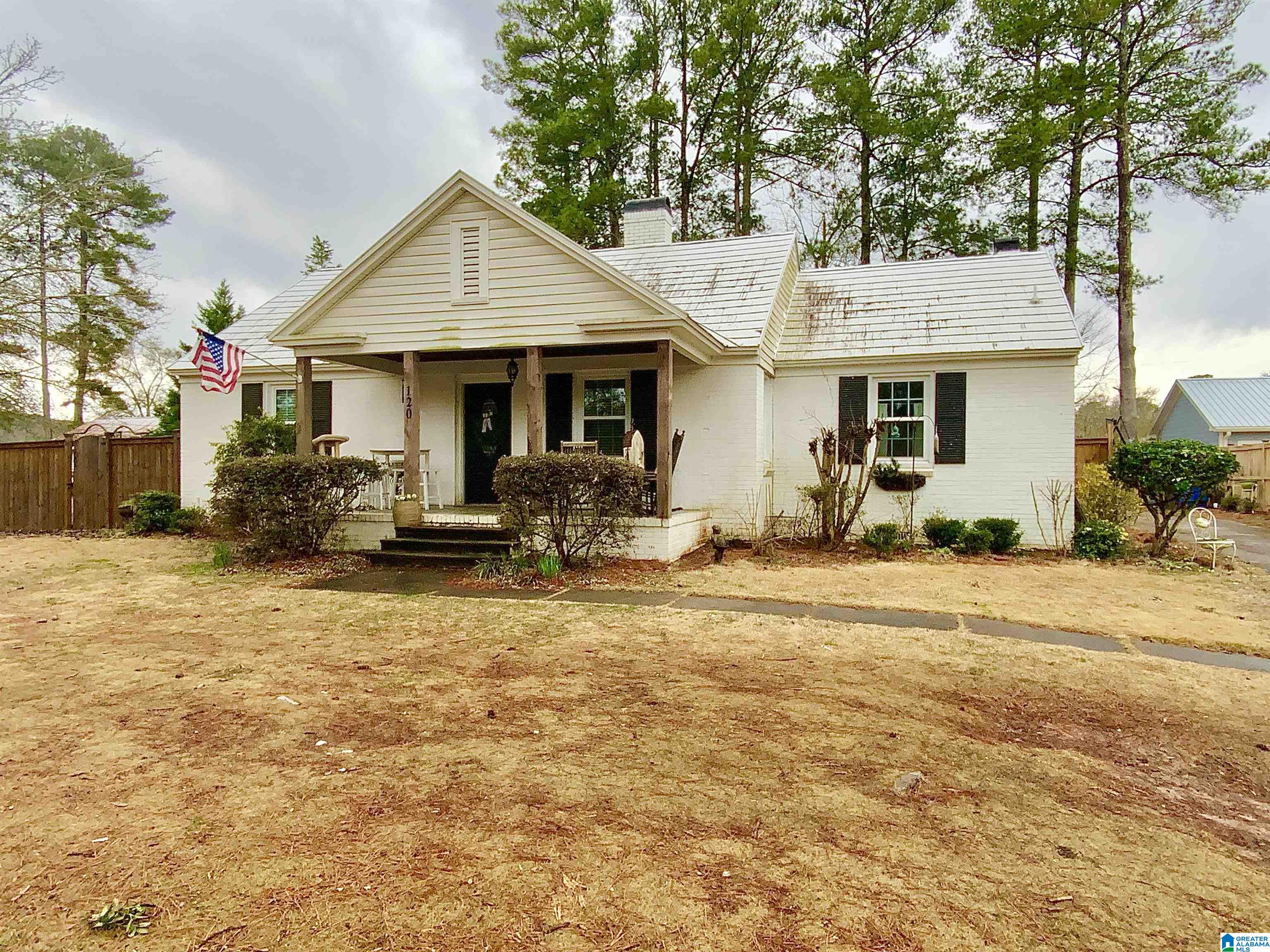 Homes for sale in Trussville, AL | 120 Parkway Dr, Trussville, AL 35173 | MLS# 21454482