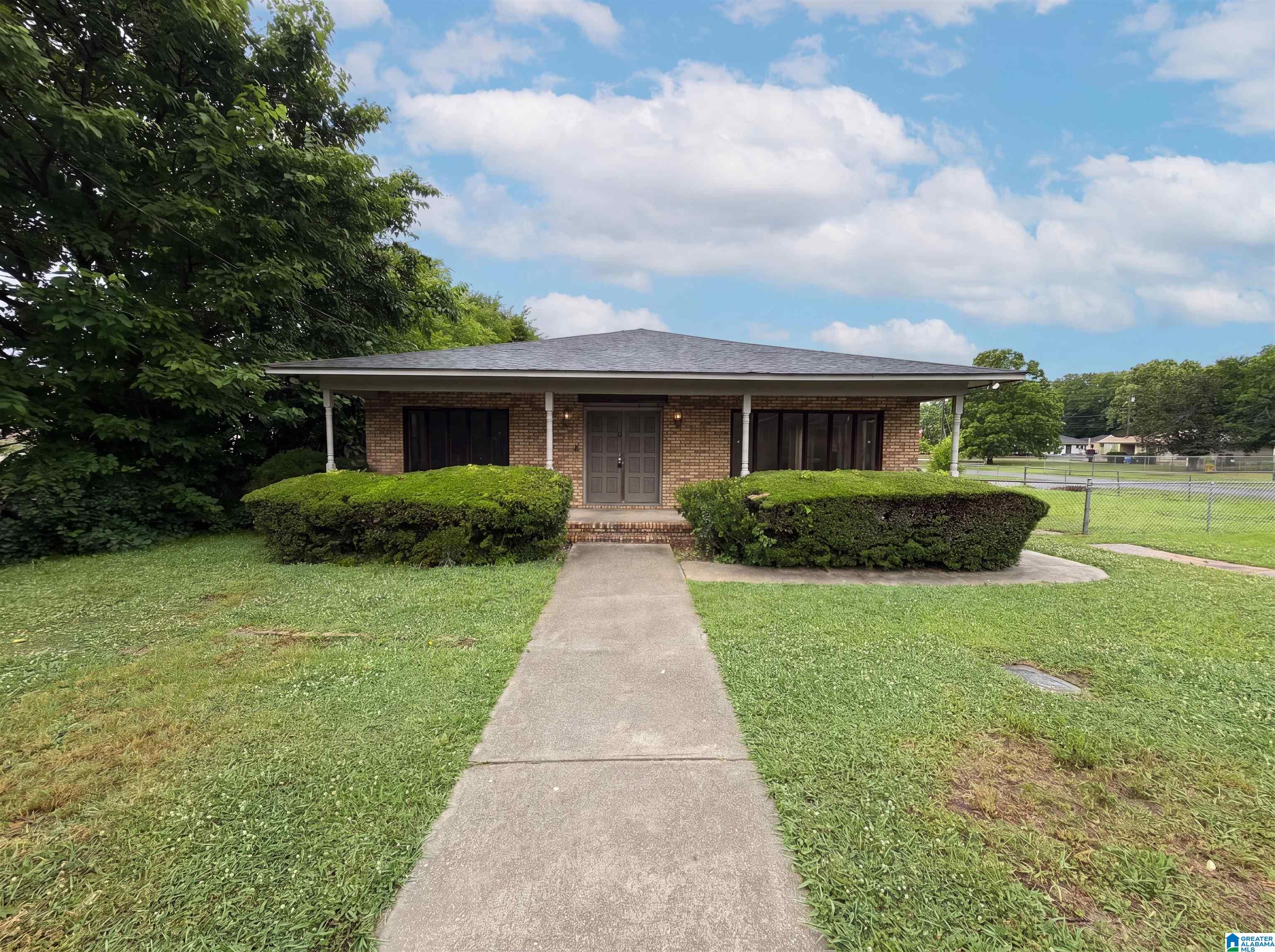 Photo 1 of Sale Pending at 4800 Park Ave Sw, Birmingham, AL 35221 | MLS# 21454516 | Listing updated on 2026-09-15