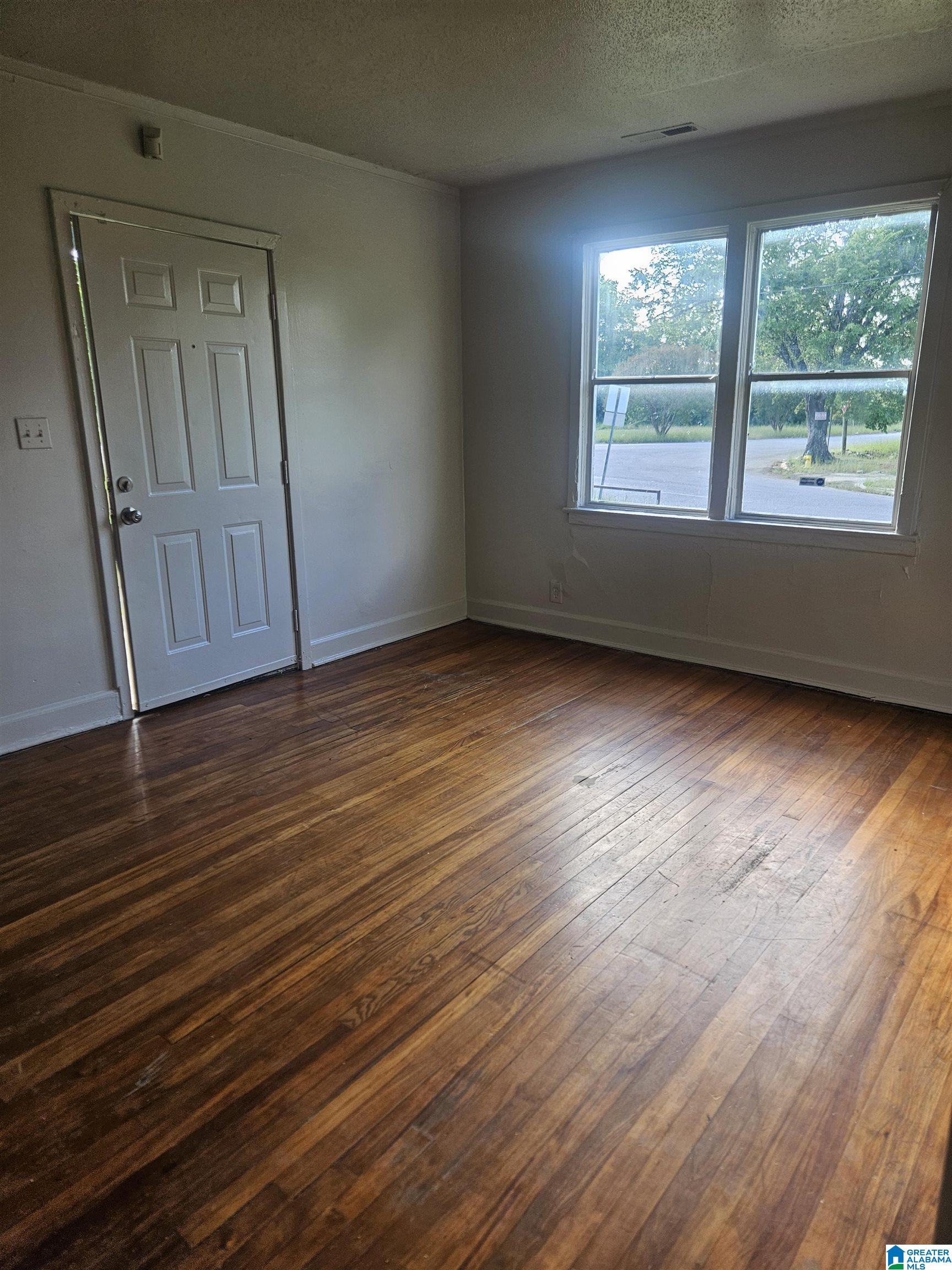 Photo 3 of Sale Pending at 229 16th Avenue W, Birmingham, AL 35204 | MLS# 21454582 | Listing updated on 2026-07-18