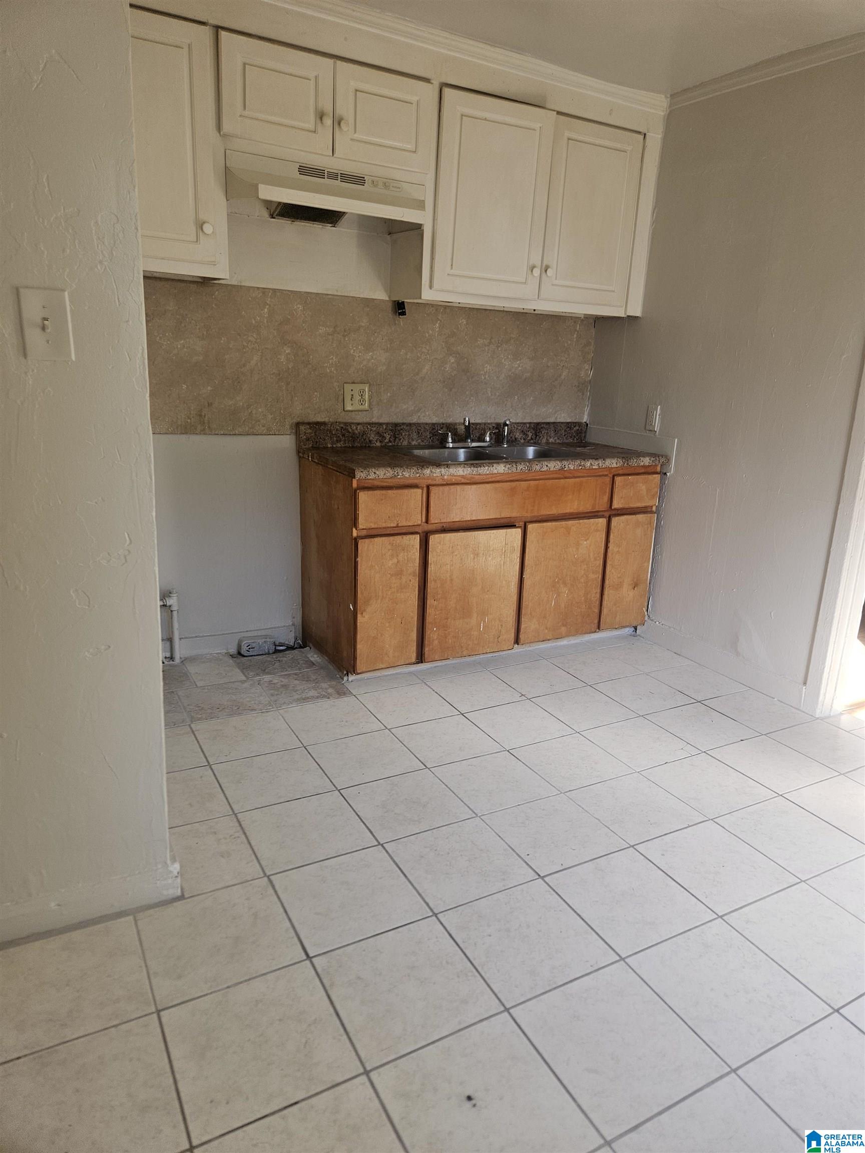 Photo 4 of Sale Pending at 229 16th Avenue W, Birmingham, AL 35204 | MLS# 21454582 | Listing updated on 2026-07-18