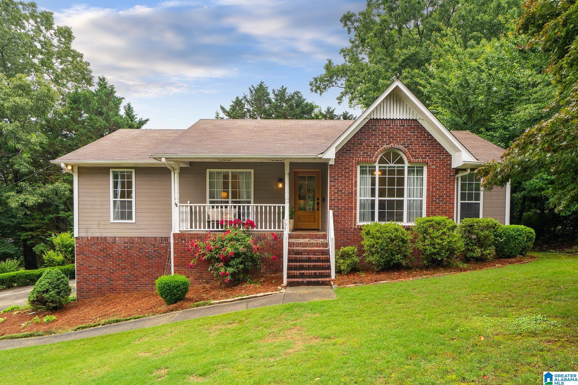Homes for sale in Trussville, AL | 205 Oak Circle, Trussville, AL 35173 | MLS# 21454622