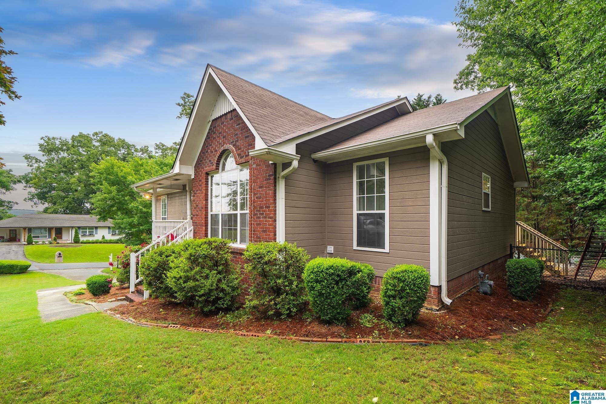 Homes for sale in Trussville, AL | 205 Oak Circle, Trussville, AL 35173 | MLS# 21454622