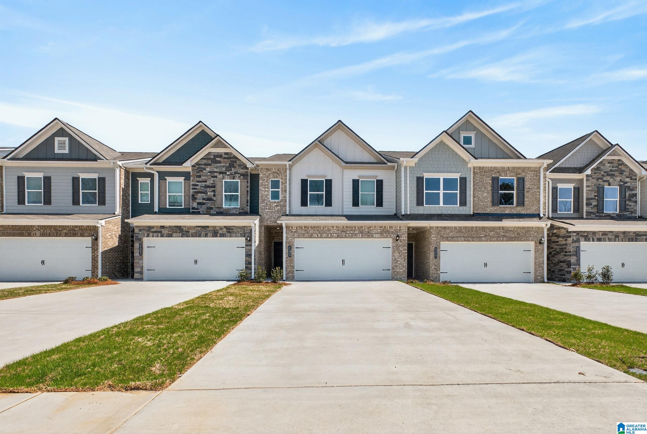 Homes for sale in Fultondale, AL | 4531 Village Parkway #9, Fultondale, AL 35068 | MLS# 21454718