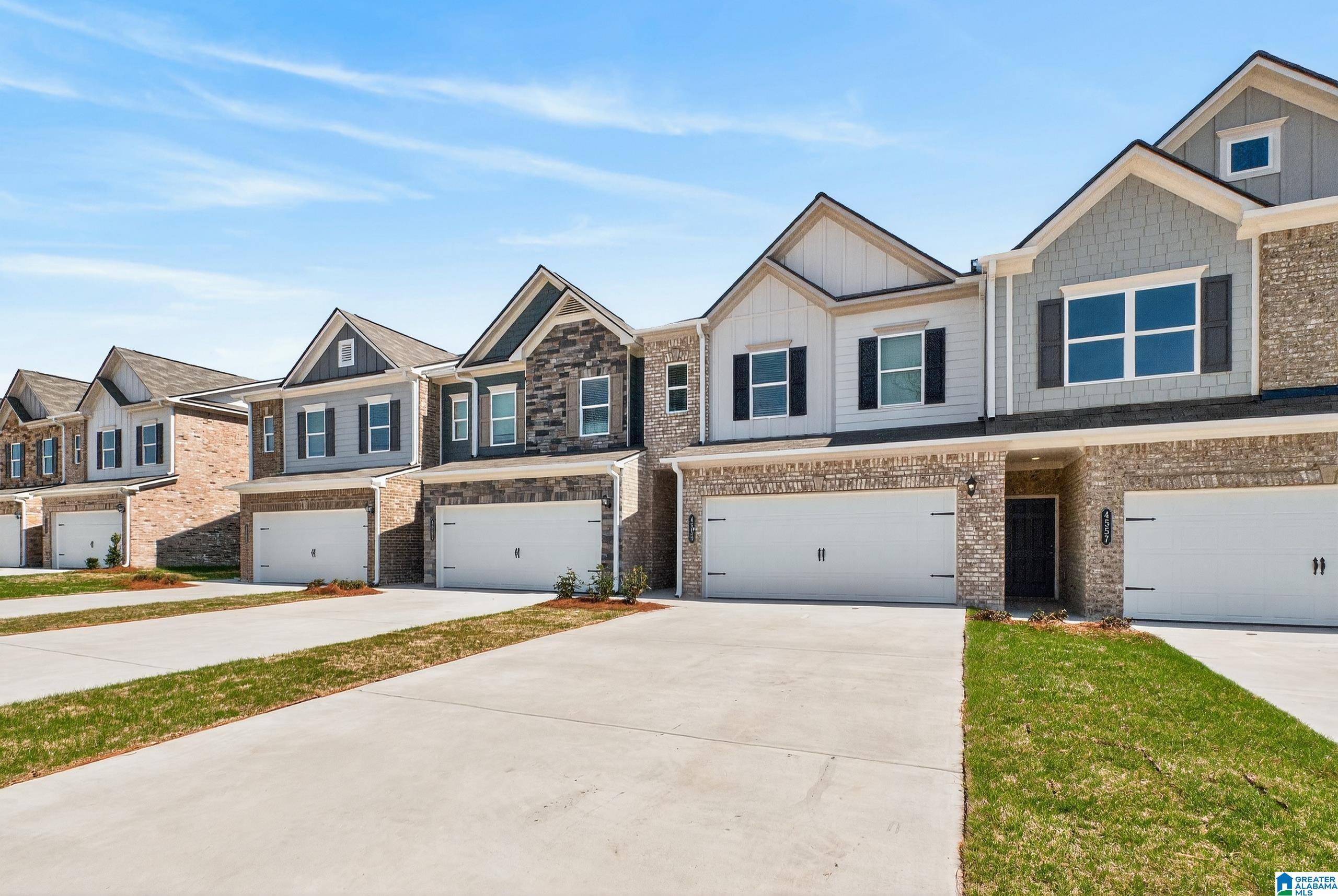 Homes for sale in Fultondale, AL | 4531 Village Parkway #9, Fultondale, AL 35068 | MLS# 21454718