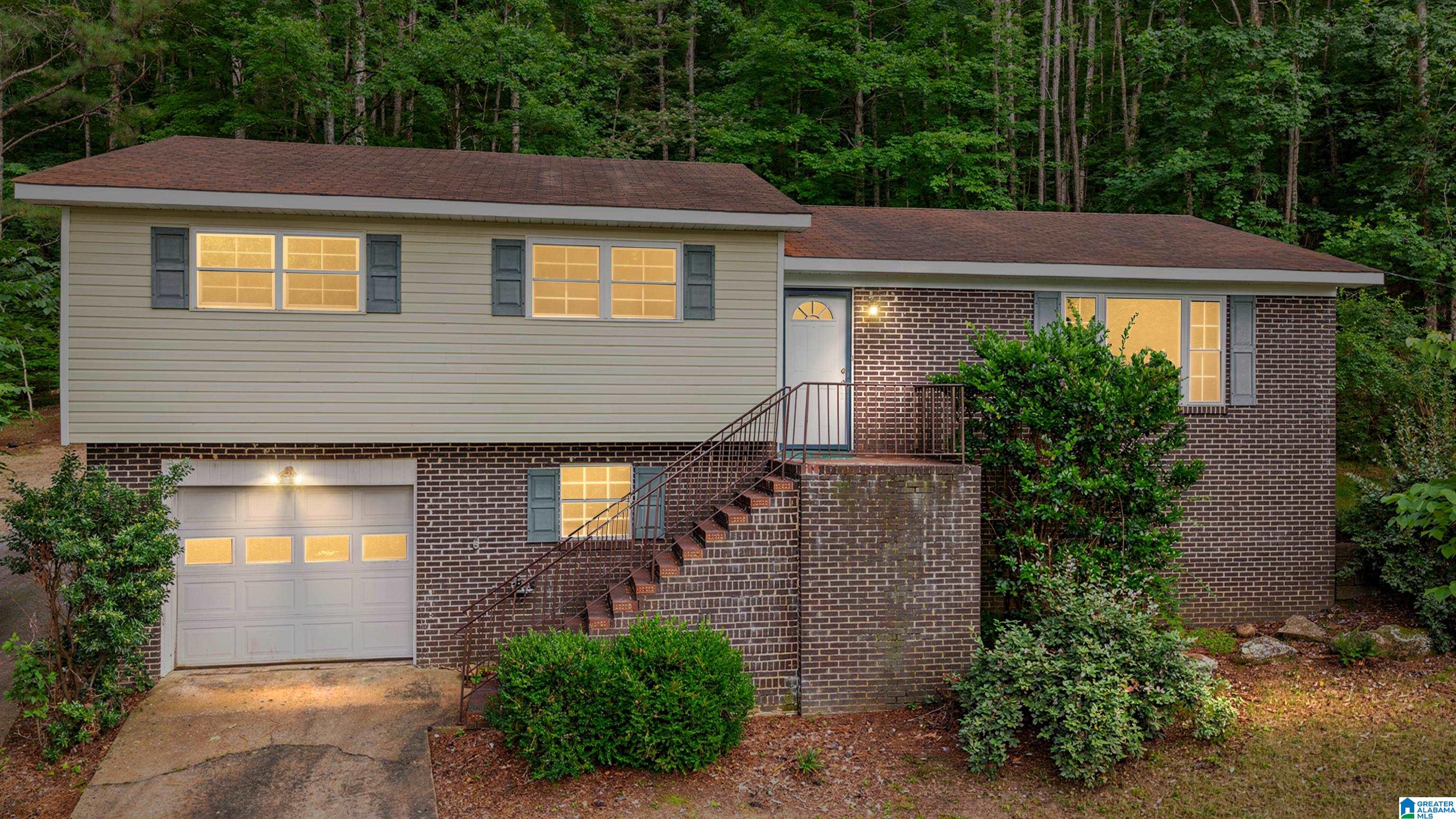 1st image of 215 Oak Ridge Dr, Oneonta, AL 35121 | MLS# 21454882