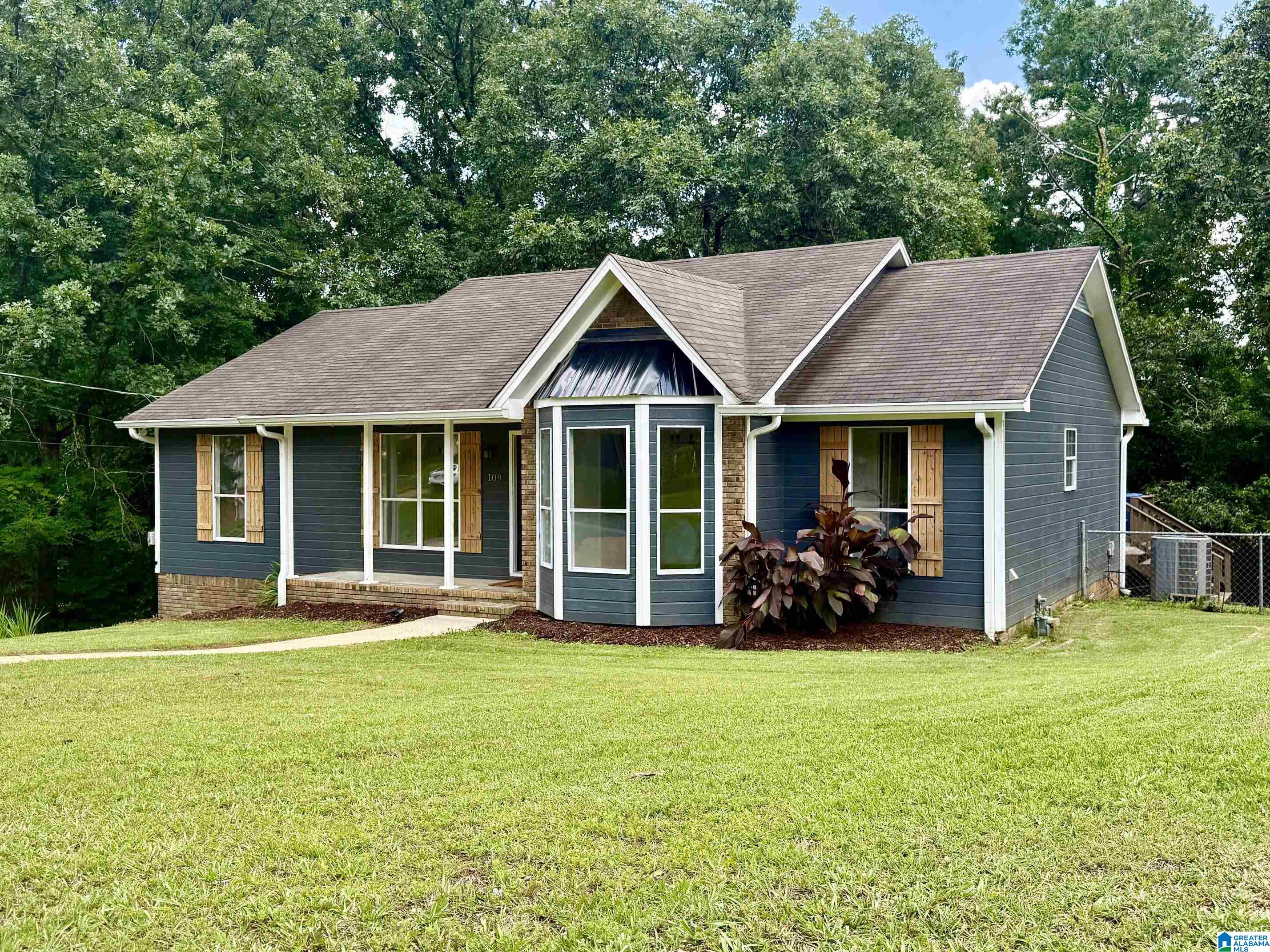 Homes for sale in Trussville, AL | 109 Cahaba Forest Dr, Trussville, AL 35173 | MLS# 21454894