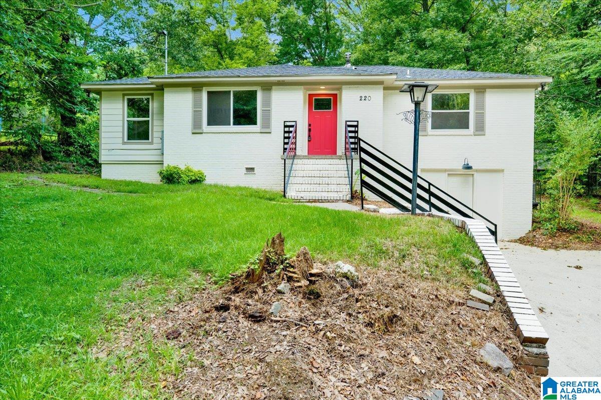 Photo 1 of Single family home for sale at 220 25th Avenue Ne, Center Point, AL 35215 | MLS# 21455124 | Listing updated on 2026-09-17