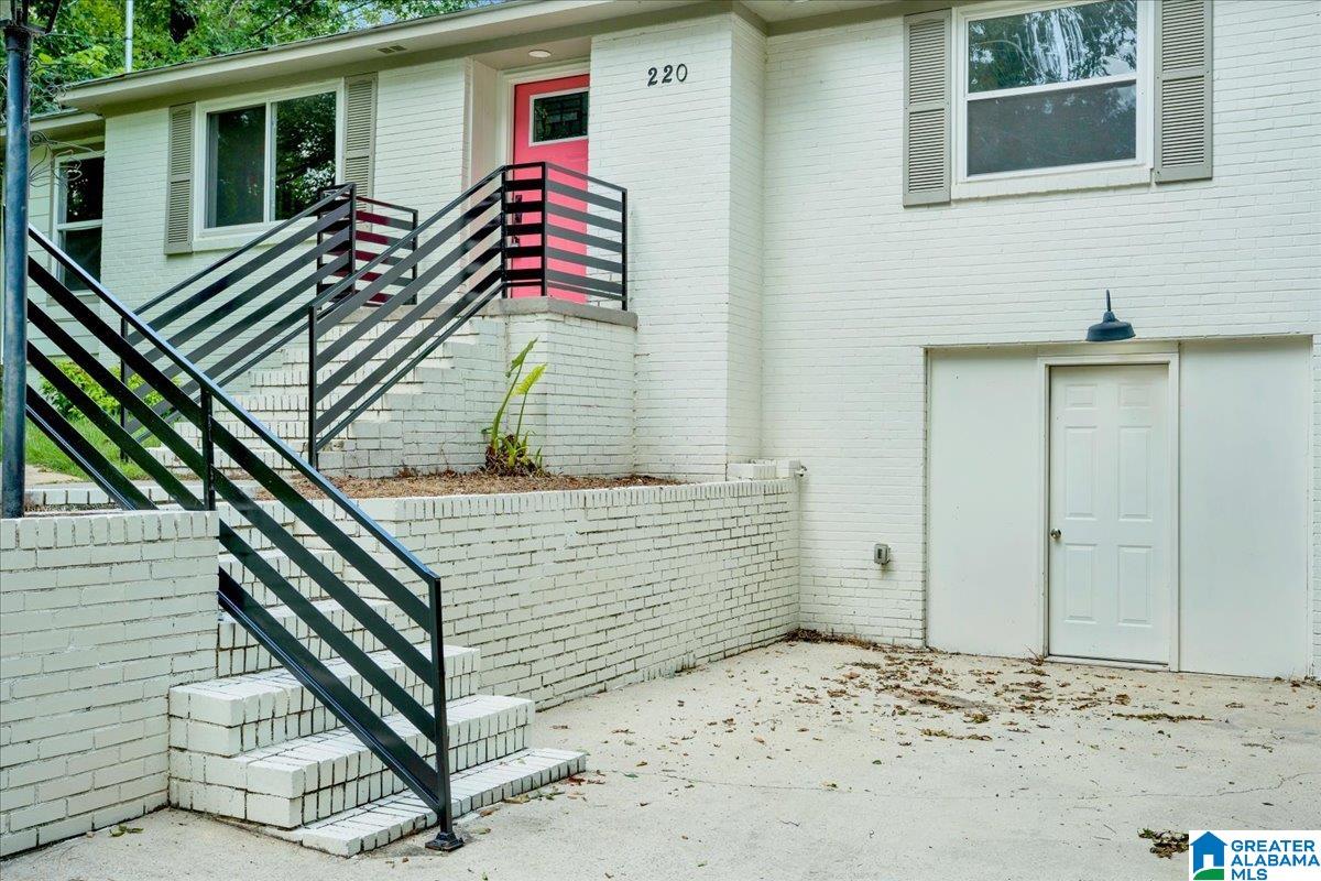 Photo 2 of Single family home for sale at 220 25th Avenue Ne, Center Point, AL 35215 | MLS# 21455124 | Listing updated on 2026-09-17