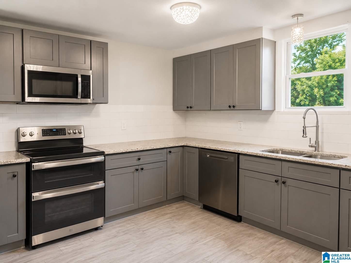 Photo 2 of Single family home for sale at 4721 3rd Avenue S, Birmingham, AL 35222 | MLS# 21455131 | Listing updated on 2026-07-16