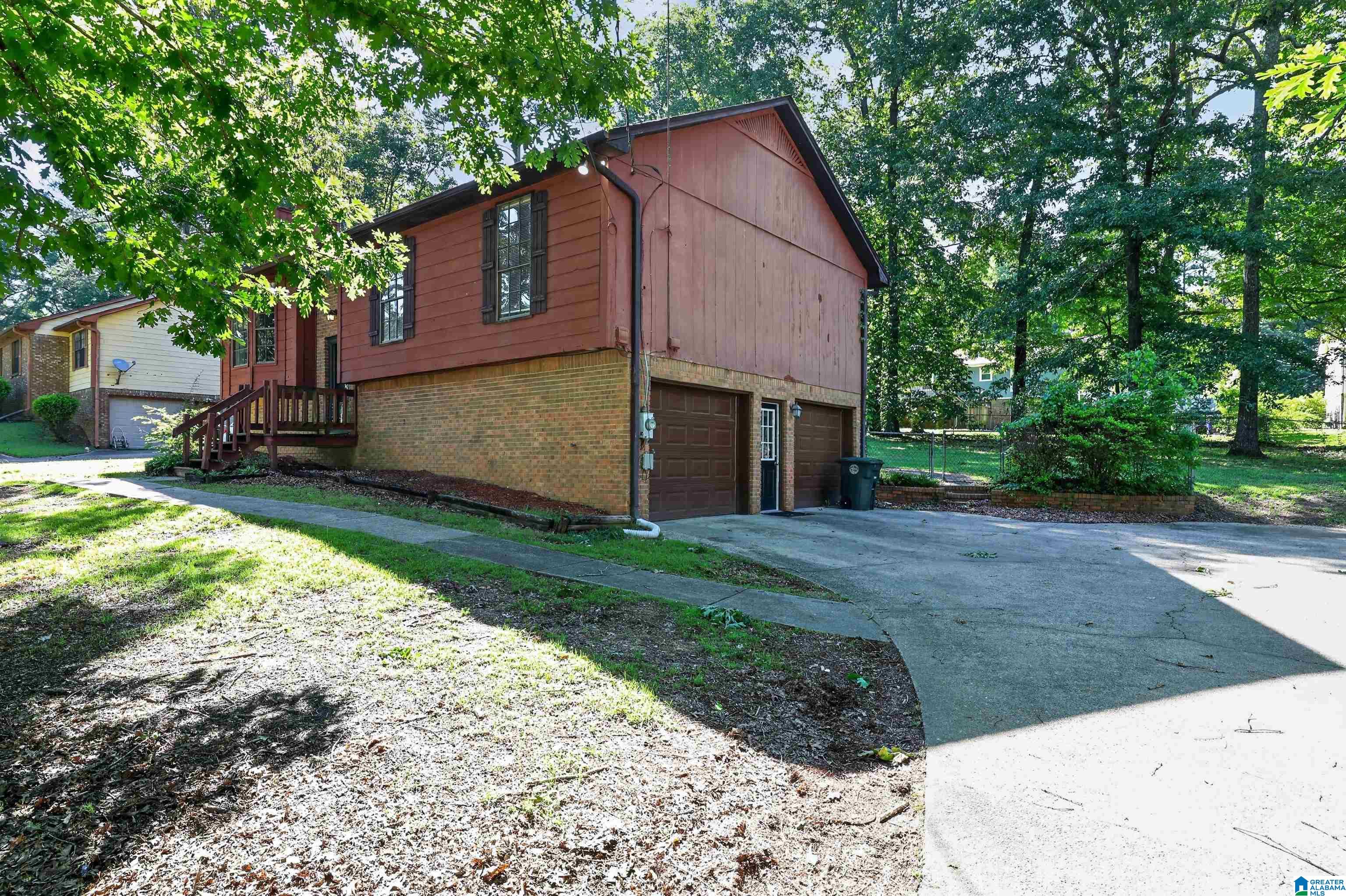 Photo 3 of Single family home for sale at 921 Thomas Dr, Birmingham, AL 35215 | MLS# 21455207 | Listing updated on 2026-09-25
