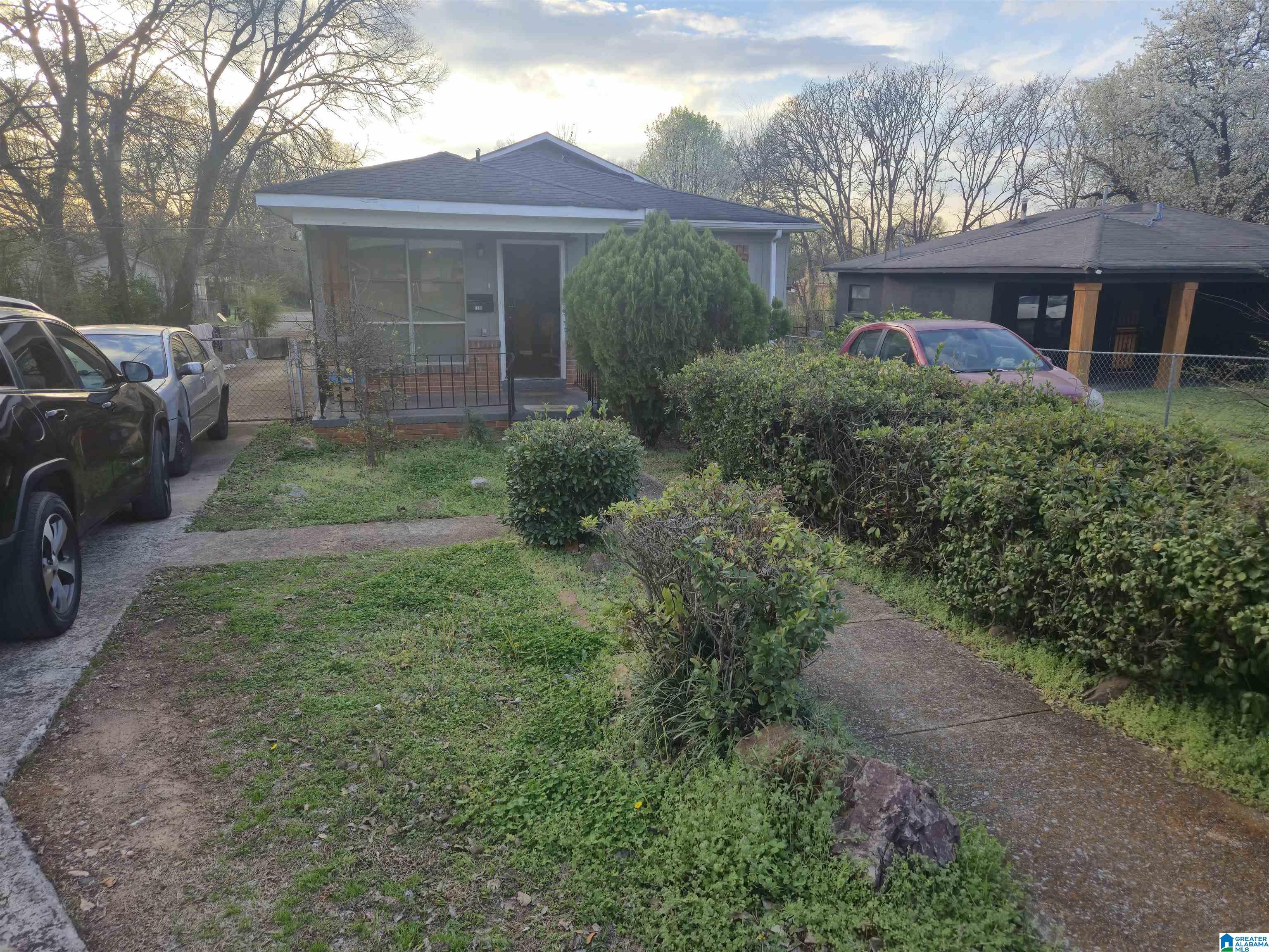 Photo 1 of Single family home for sale at 1520 Sw 20th Place, Birmingham, AL 35211 | MLS# 21455284 | Listing updated on 2026-06-07