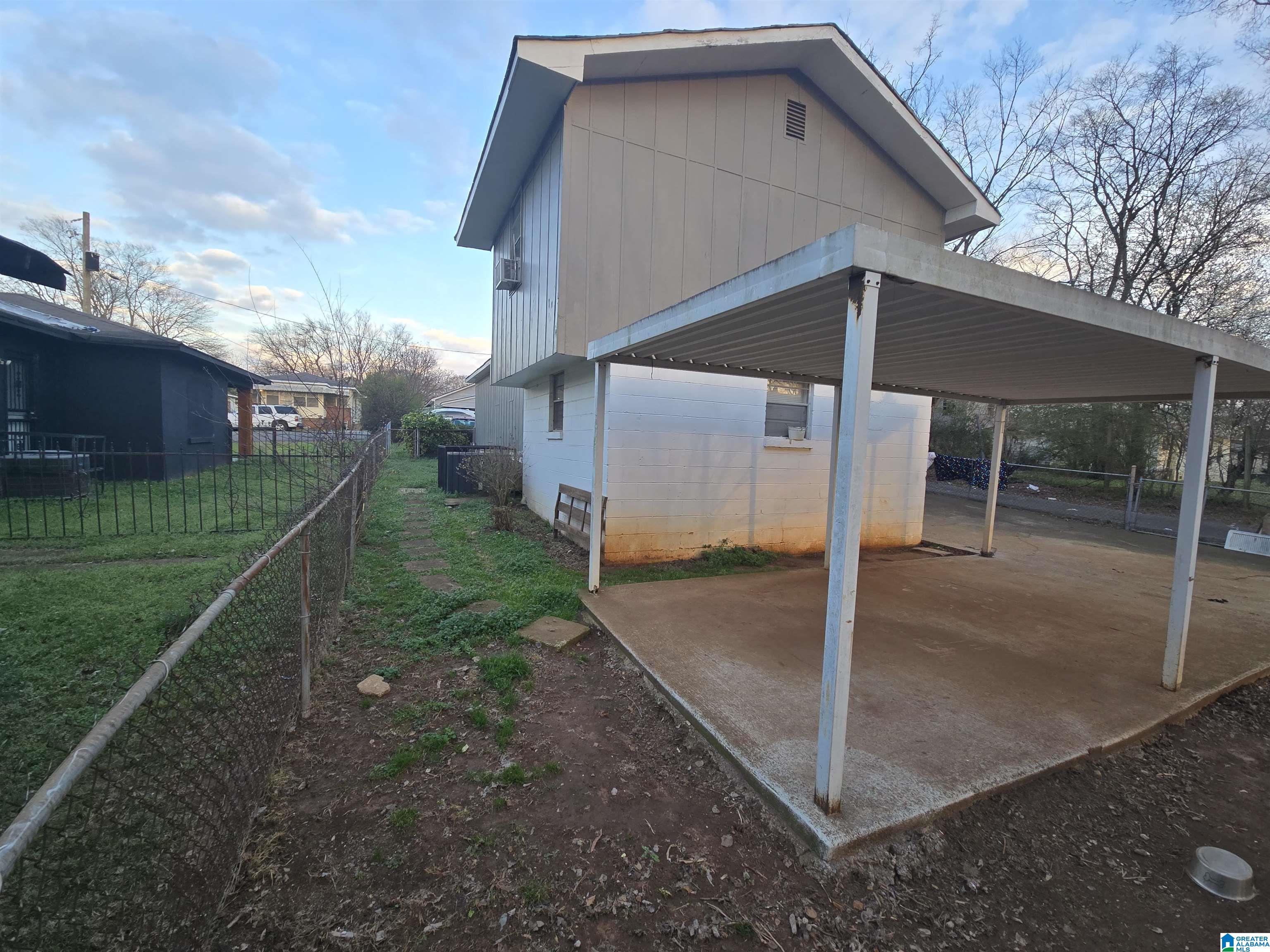 Photo 2 of Single family home for sale at 1520 Sw 20th Place, Birmingham, AL 35211 | MLS# 21455284 | Listing updated on 2026-06-07