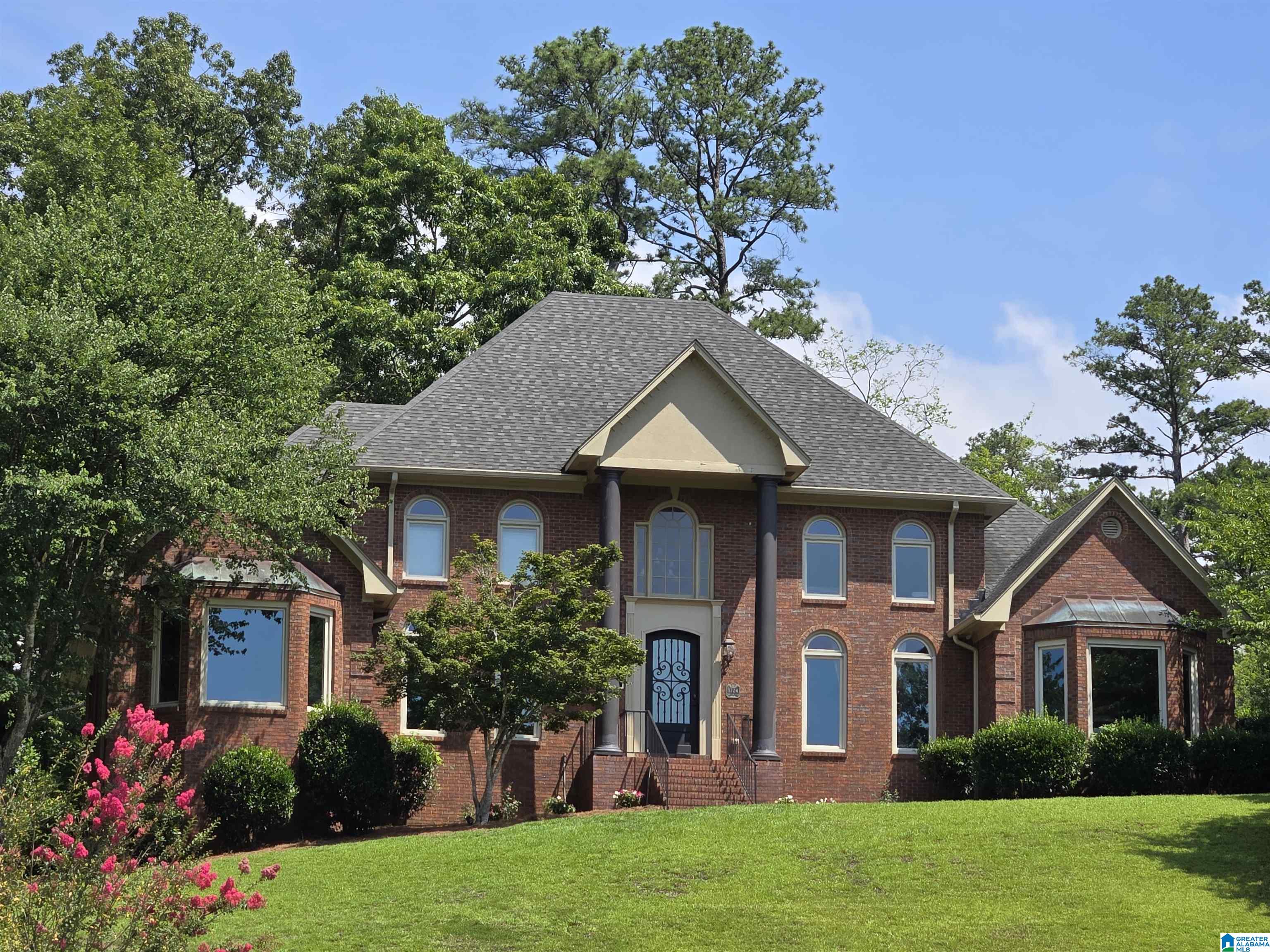 Photo 2 of Single family home for sale at 1724 Indian Crk Dr, Vestavia, AL 35243 | MLS# 21455367 | Listing updated on 2026-09-07