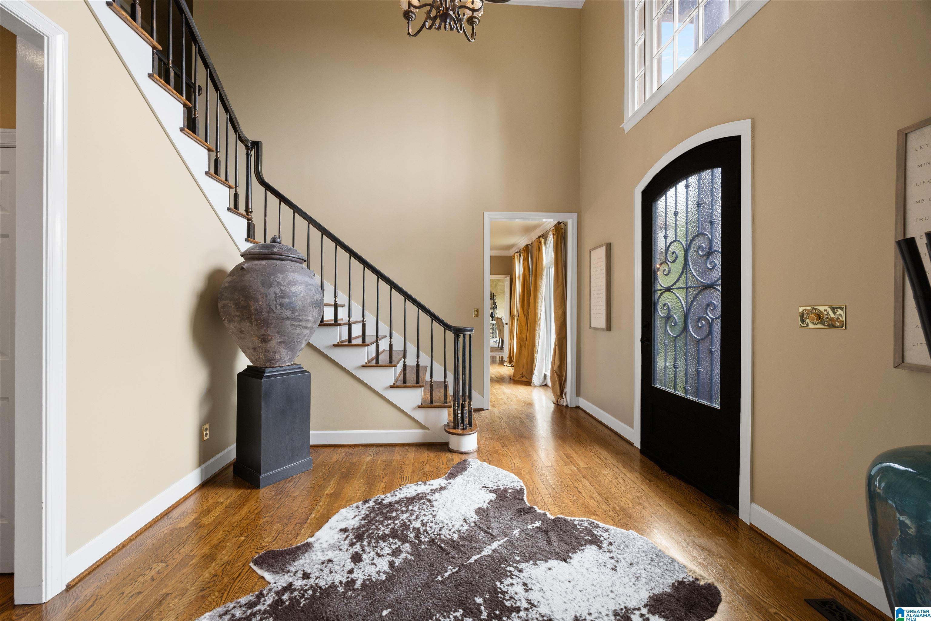 Photo 3 of Single family home for sale at 1724 Indian Crk Dr, Vestavia, AL 35243 | MLS# 21455367 | Listing updated on 2026-09-07