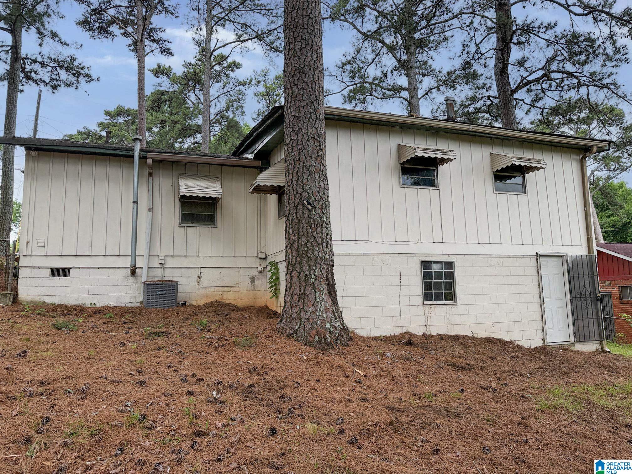 Homes for sale in Birmingham, AL | 2413 Tempest Dr Sw, Birmingham, AL 35211 | MLS# 21455400