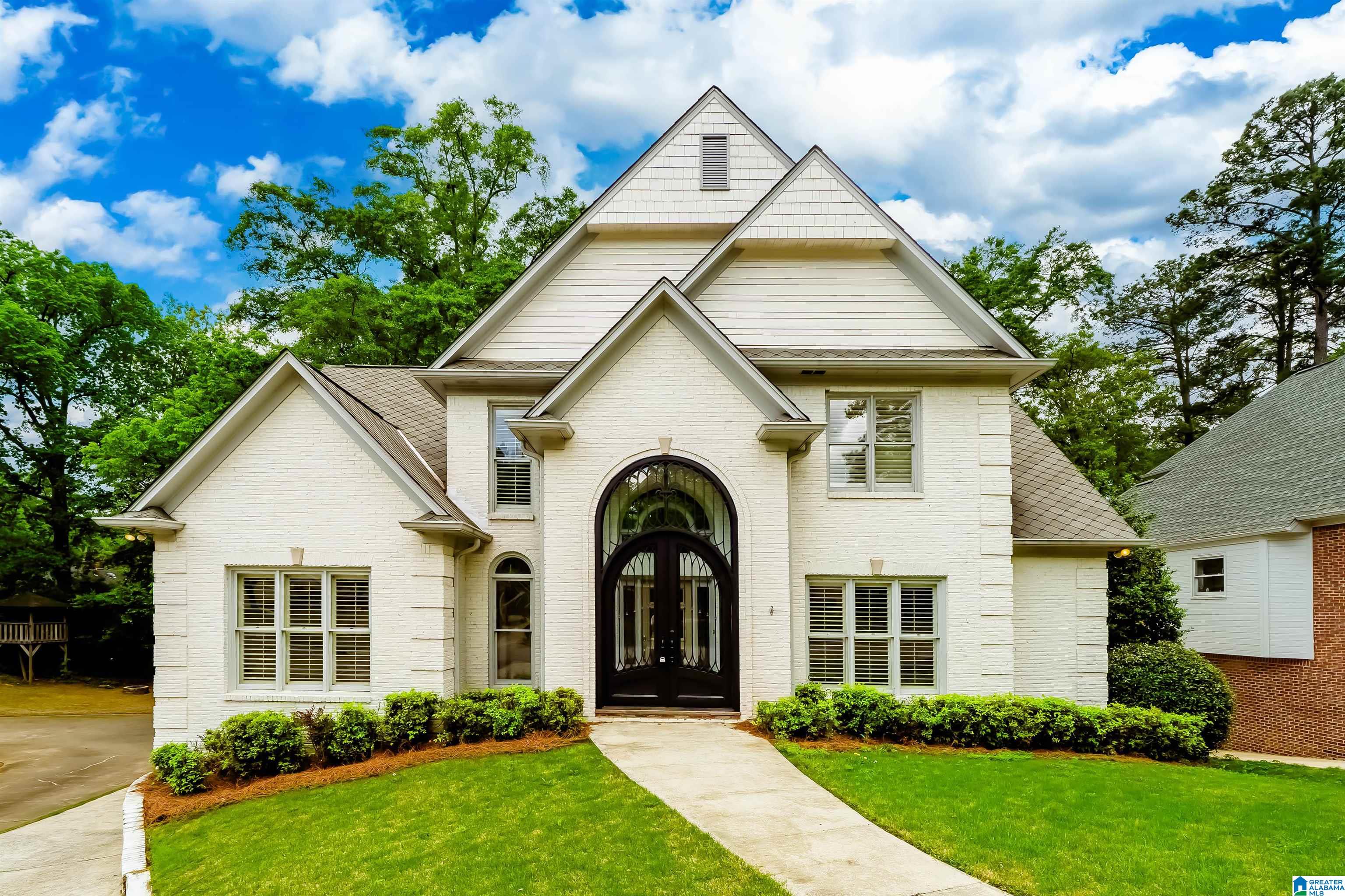 Photo 2 of Sale Pending at 2551 Ivy Glenn Dr, Vestavia, AL 35243 | MLS# 21455470 | Listing updated on 2026-07-19
