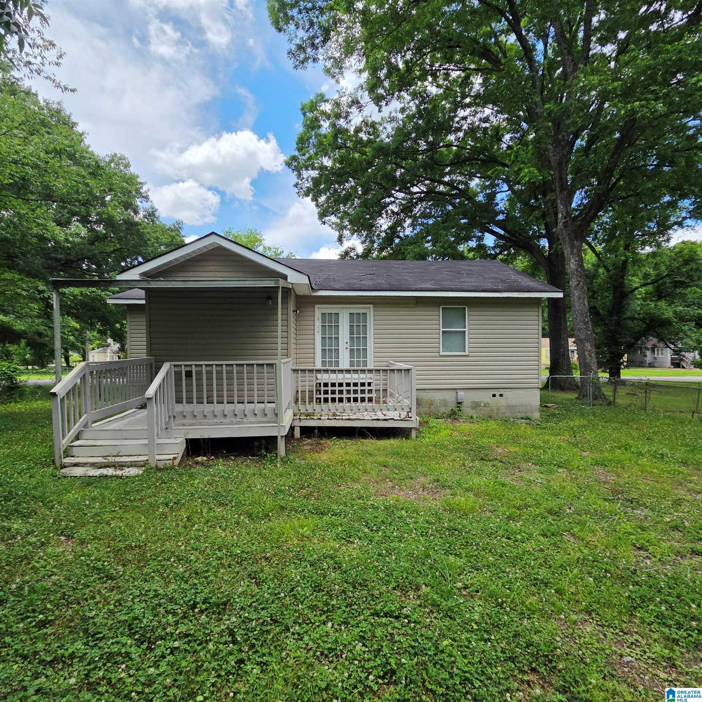Photo 4 of Sale Pending at 805 Meadowbrook Dr, Birmingham, AL 35215 | MLS# 21455490 | Listing updated on 2026-09-11