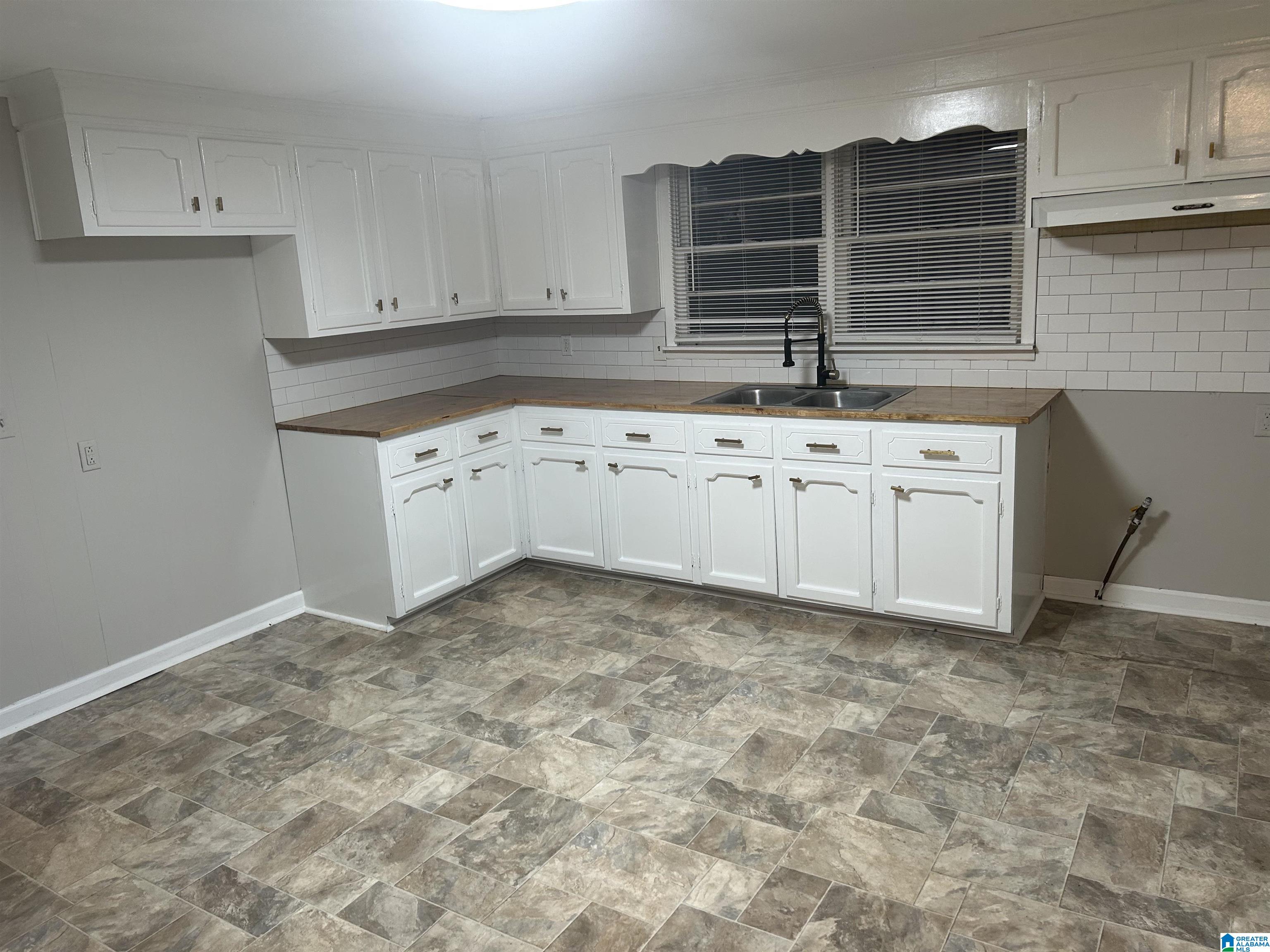 Photo 3 of Single family home for sale at 1713 Courtney Ave, Bessemer, AL 35020 | MLS# 21455578 | Listing updated on 2026-09-01