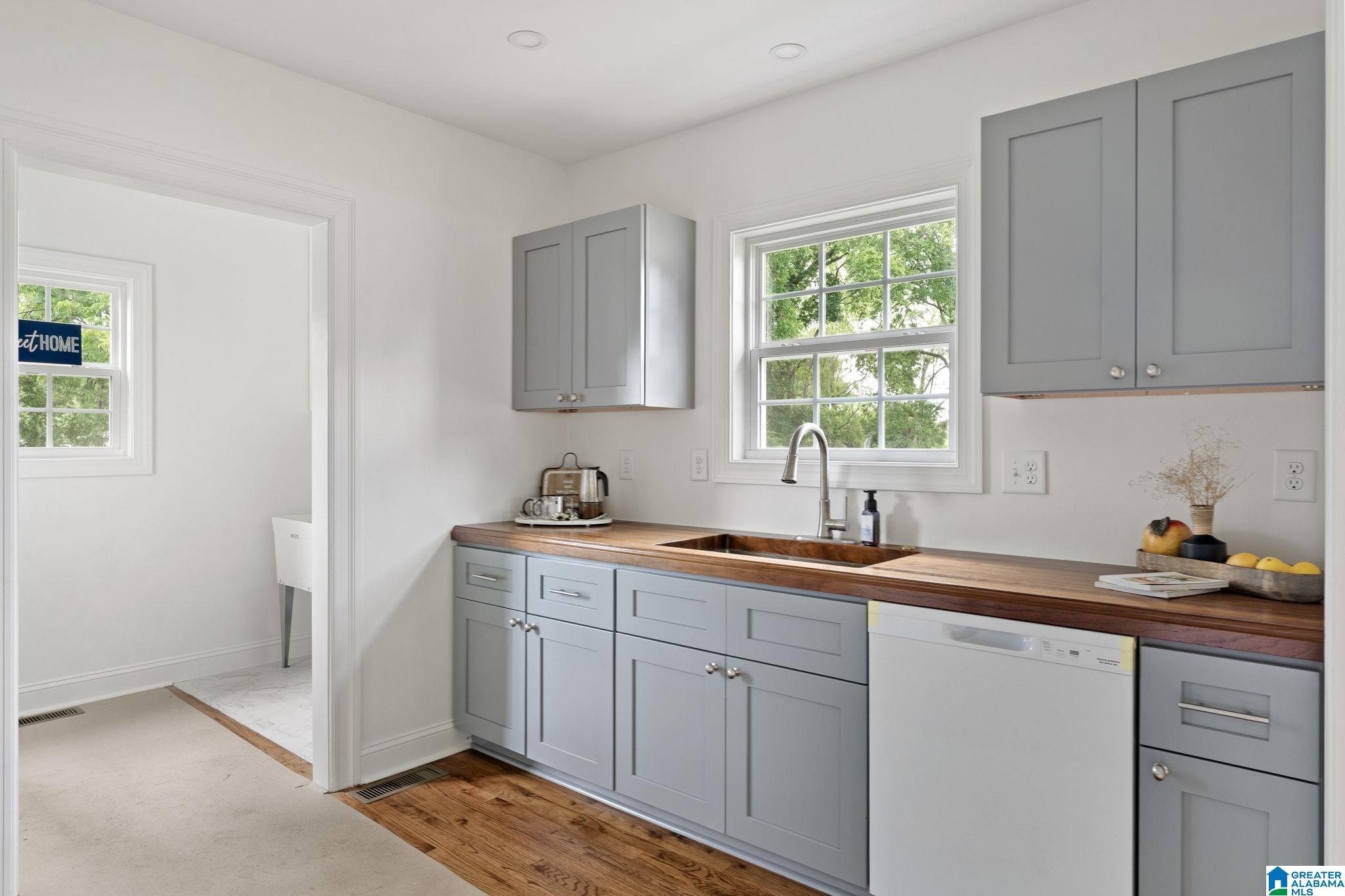 Photo 3 of Single family home for sale at 41 1st Avenue S, Birmingham, AL 35205 | MLS# 21455602 | Listing updated on 2026-06-12