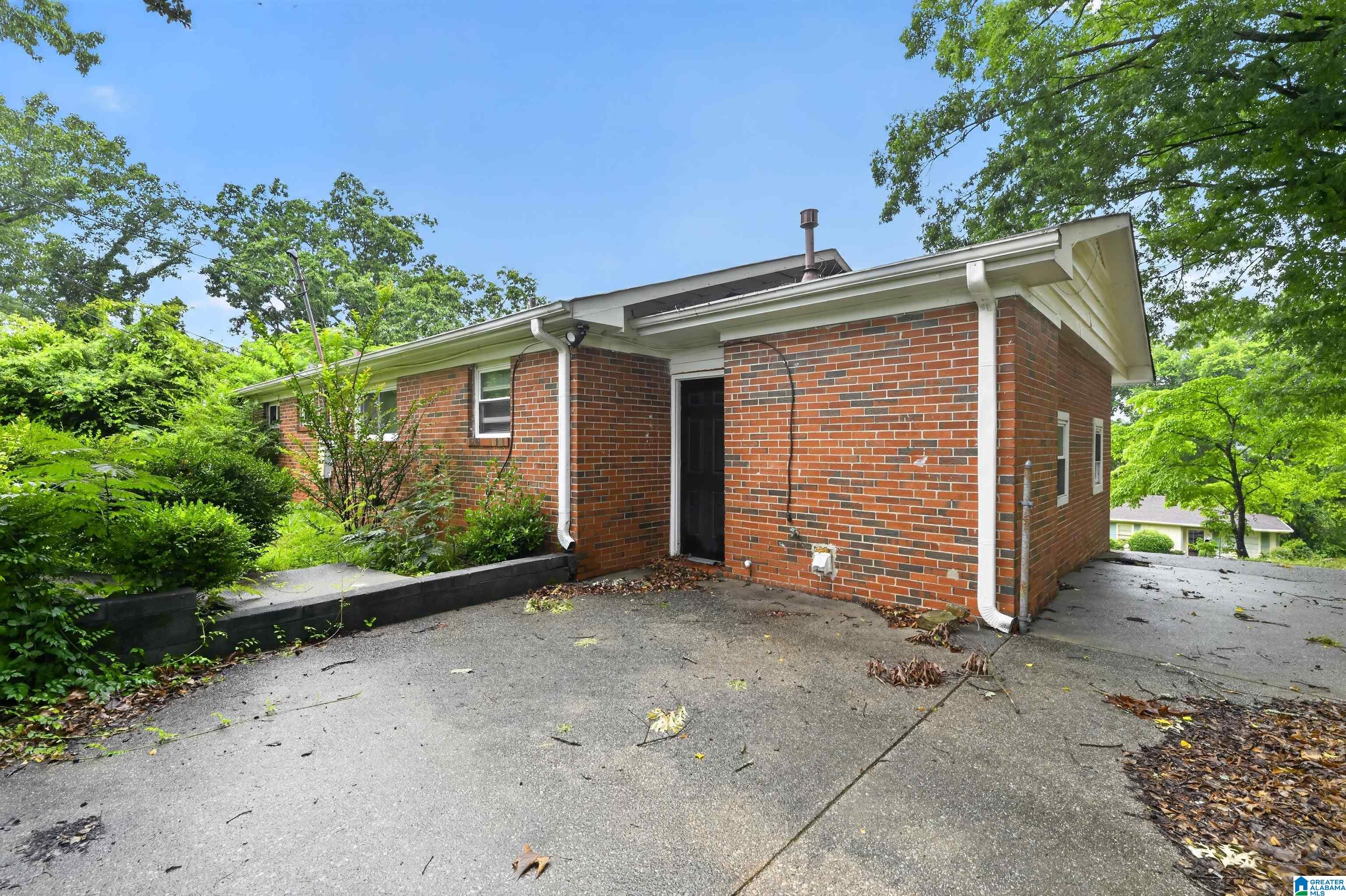 Photo 3 of Single family home for sale at 616 Carolyn Ct, Birmingham, AL 35206 | MLS# 21455615 | Listing updated on 2026-09-10