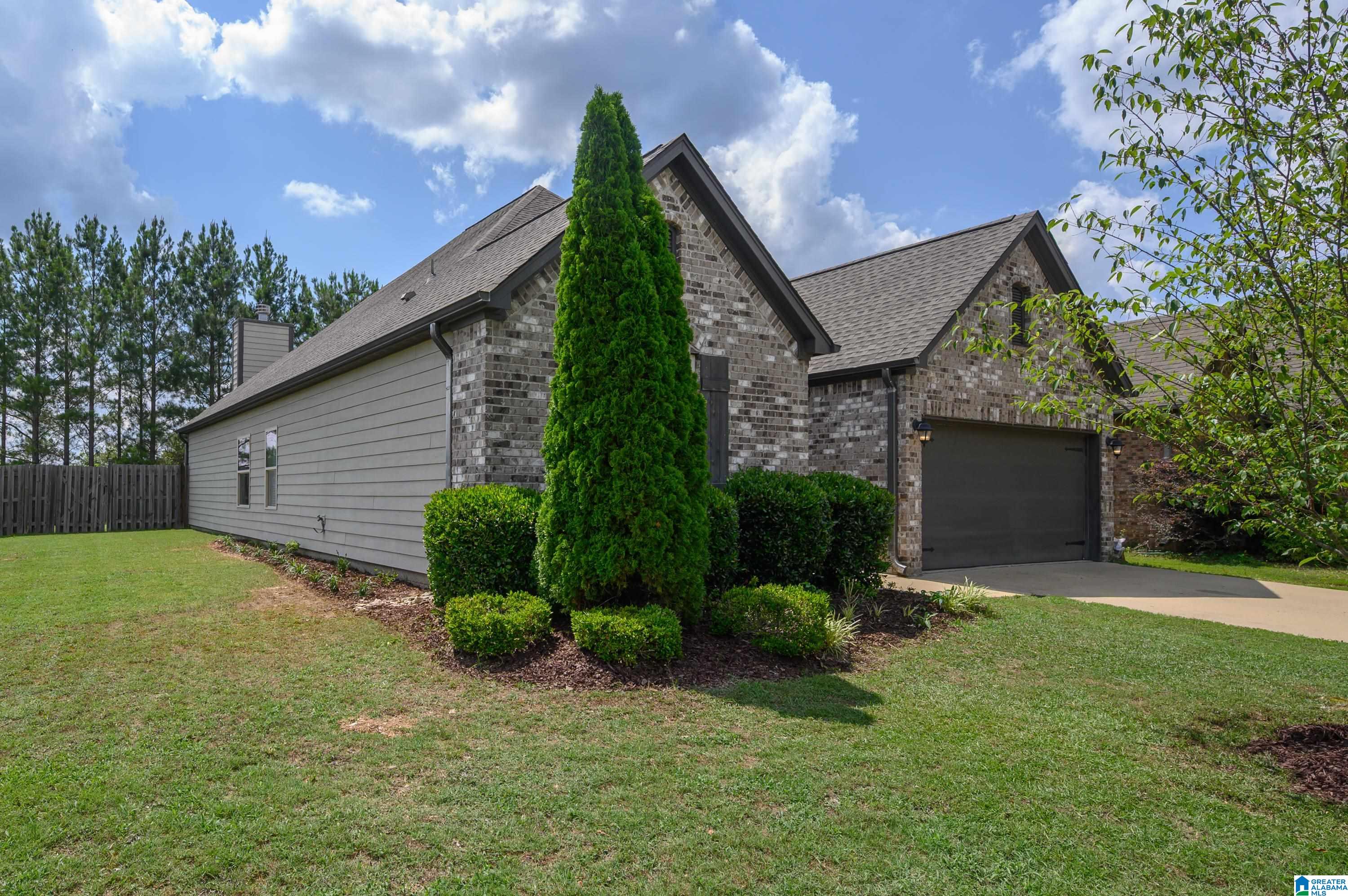 Photo 3 of Single family home for sale at 1045 Pine Valley Dr, Calera, AL 35040 | MLS# 21455688 | Listing updated on 2026-09-11