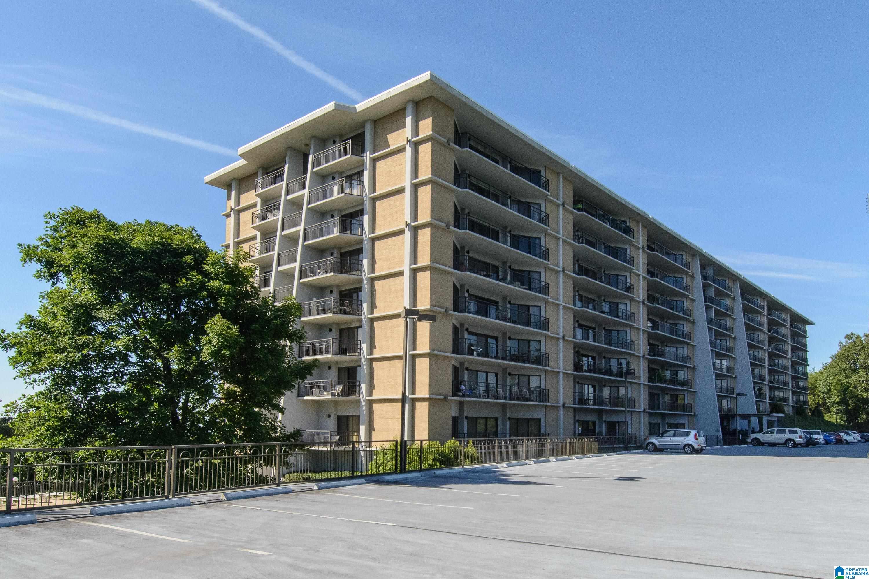 Homes for sale in Homewood, AL | 1300 Beacon Parkway E #712, Homewood, AL 35209 | MLS# 21455854