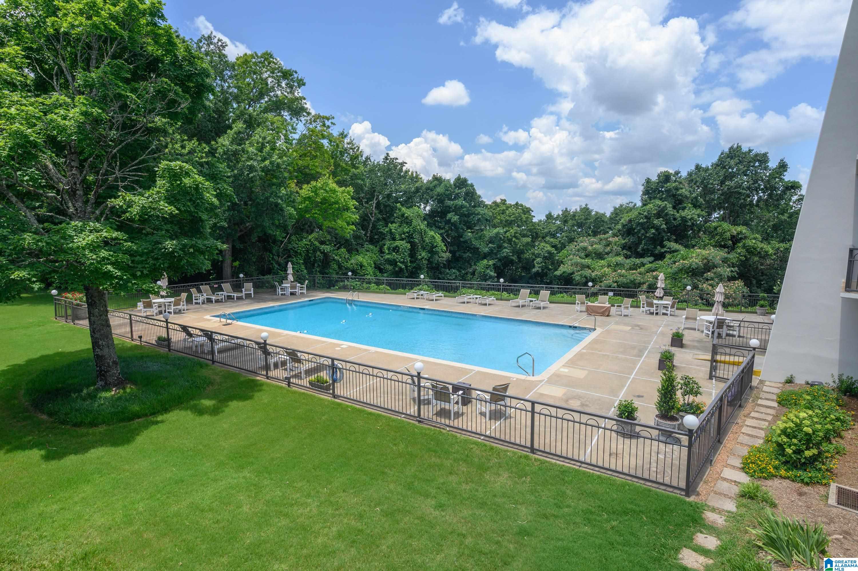 Homes for sale in Homewood, AL | 1300 Beacon Parkway E #712, Homewood, AL 35209 | MLS# 21455854