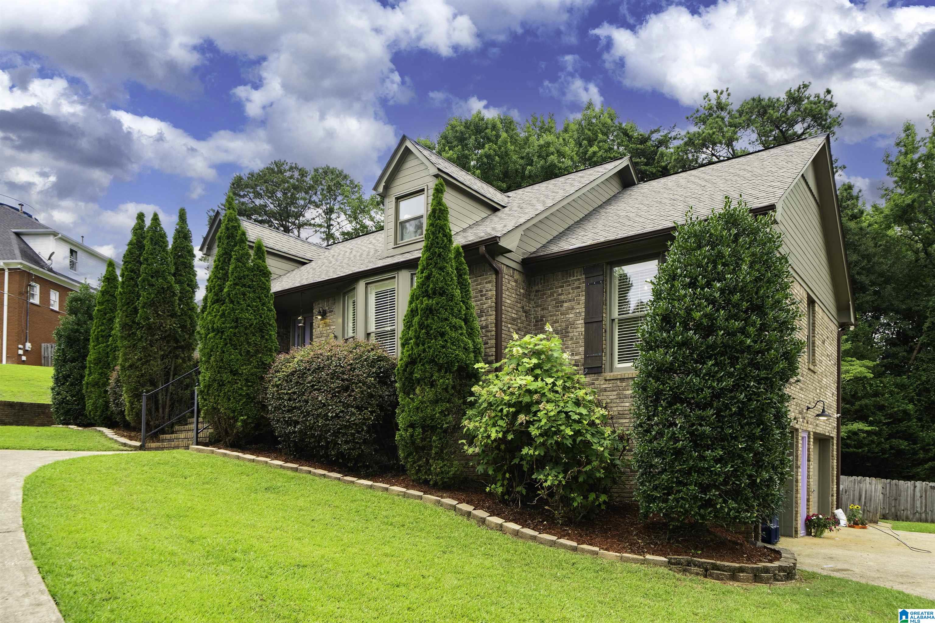 2nd image of 303 Bradford Circle, Trussville, AL 35173 | MLS# 21455857
