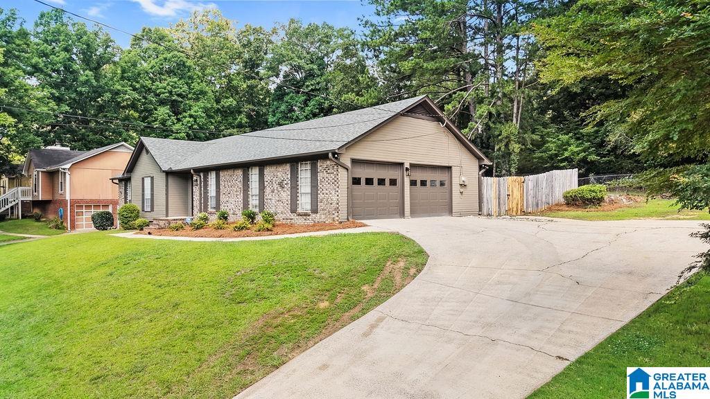 Photo 3 of Single family home for sale at 924 August Dr, Birmingham, AL 35215 | MLS# 21456006 | Listing updated on 2026-08-25
