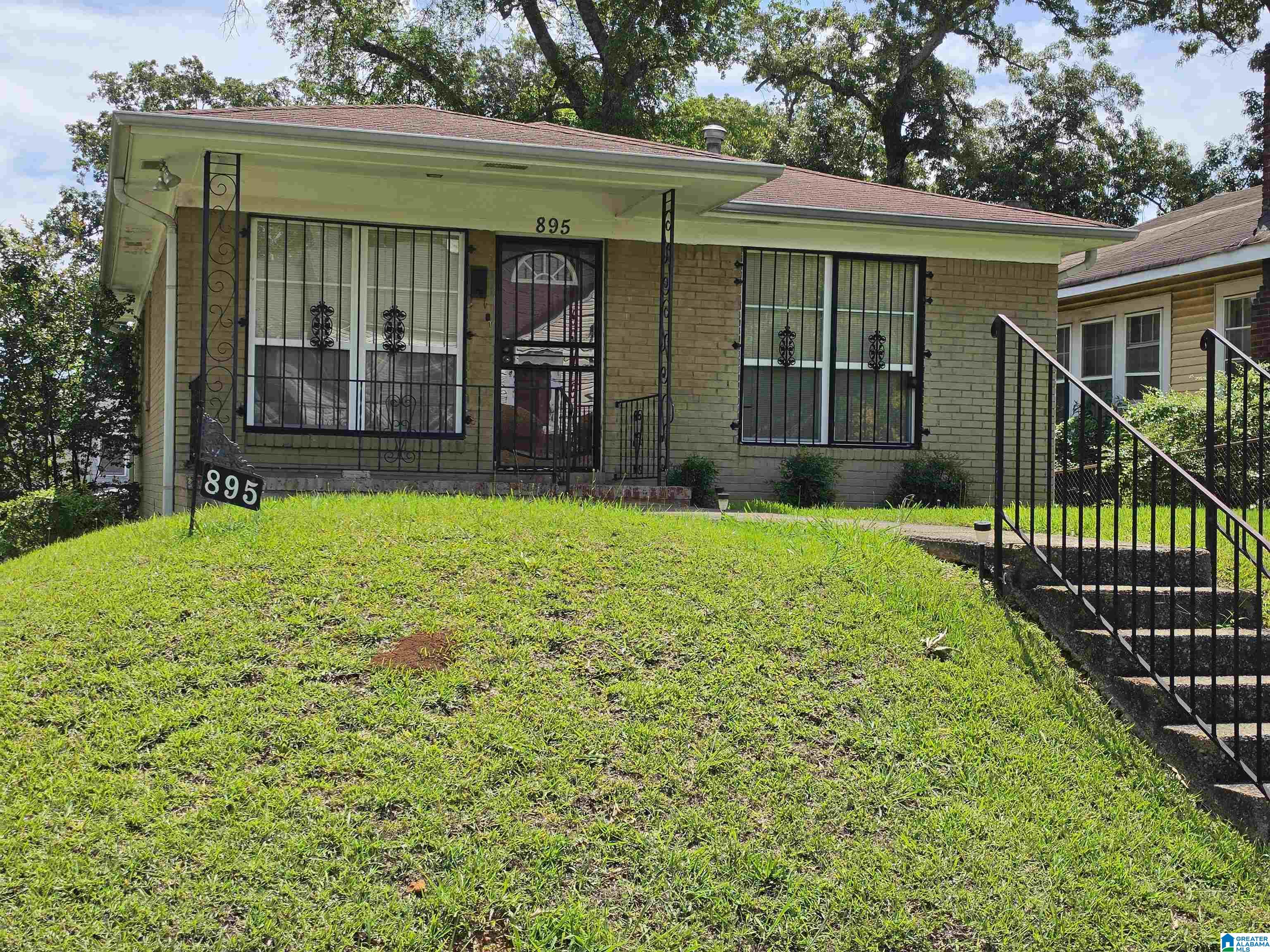 Photo 1 of Sale Pending at 895 5th Place W, Birmingham, AL 35204 | MLS# 21456221 | Listing updated on 2026-06-16
