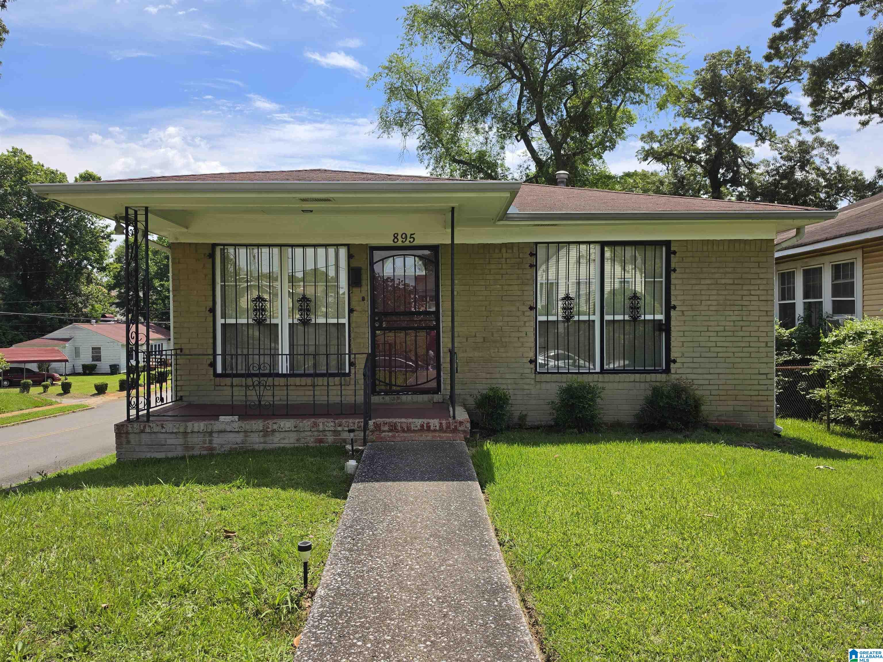 Photo 2 of Sale Pending at 895 5th Place W, Birmingham, AL 35204 | MLS# 21456221 | Listing updated on 2026-06-16