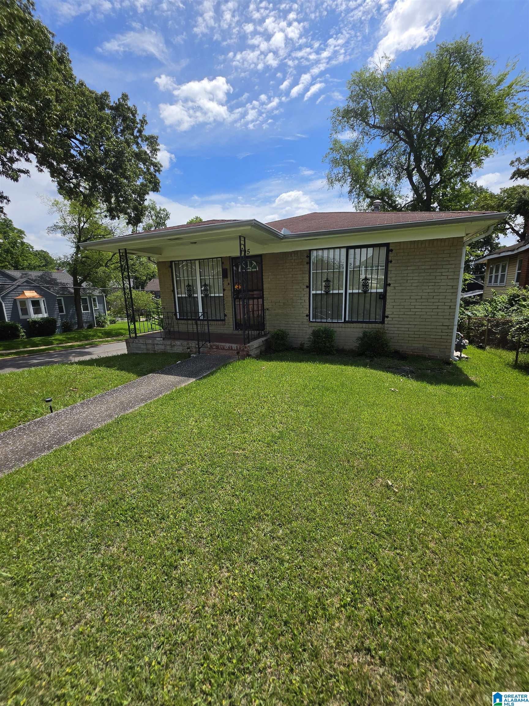 Photo 4 of Sale Pending at 895 5th Place W, Birmingham, AL 35204 | MLS# 21456221 | Listing updated on 2026-06-16