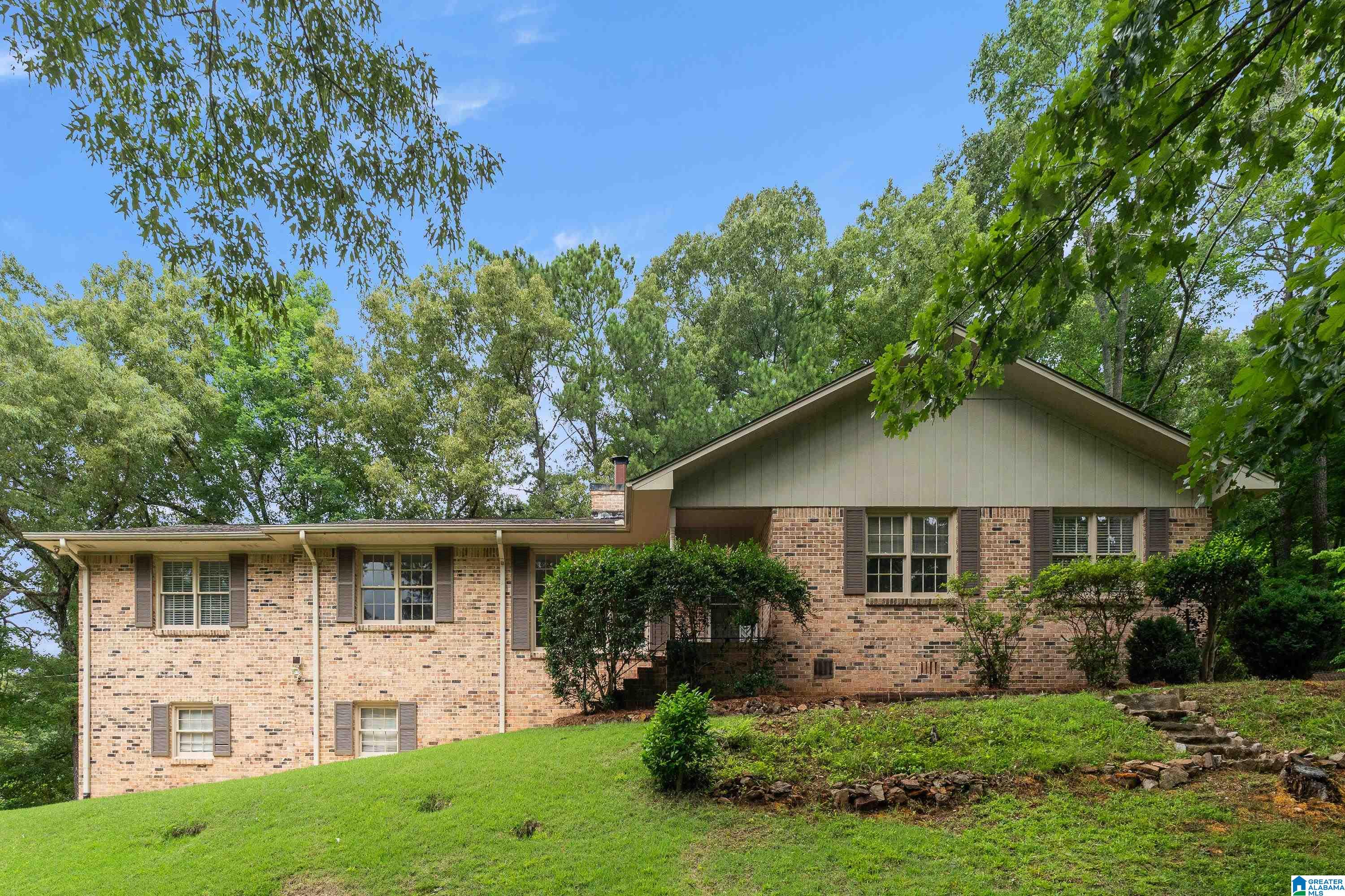 1st image of 3752 Chestnut Ridge Circle, Vestavia Hills, AL 35216 | MLS# 21456302