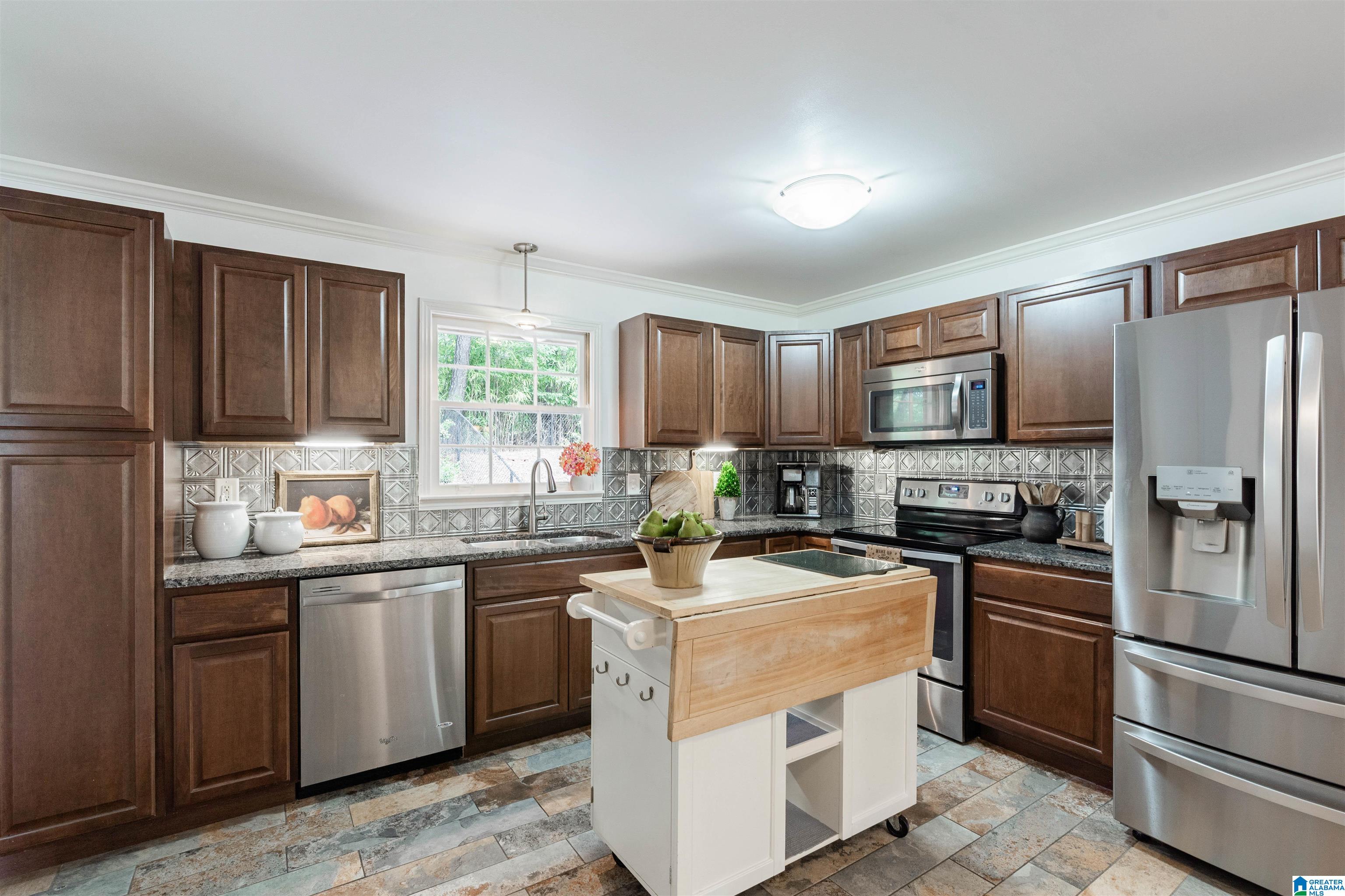 Photo 3 of Single family home for sale at 3752 Chestnut Ridge Cir, Vestavia Hills, AL 35216 | MLS# 21456302 | Listing updated on 2026-09-07