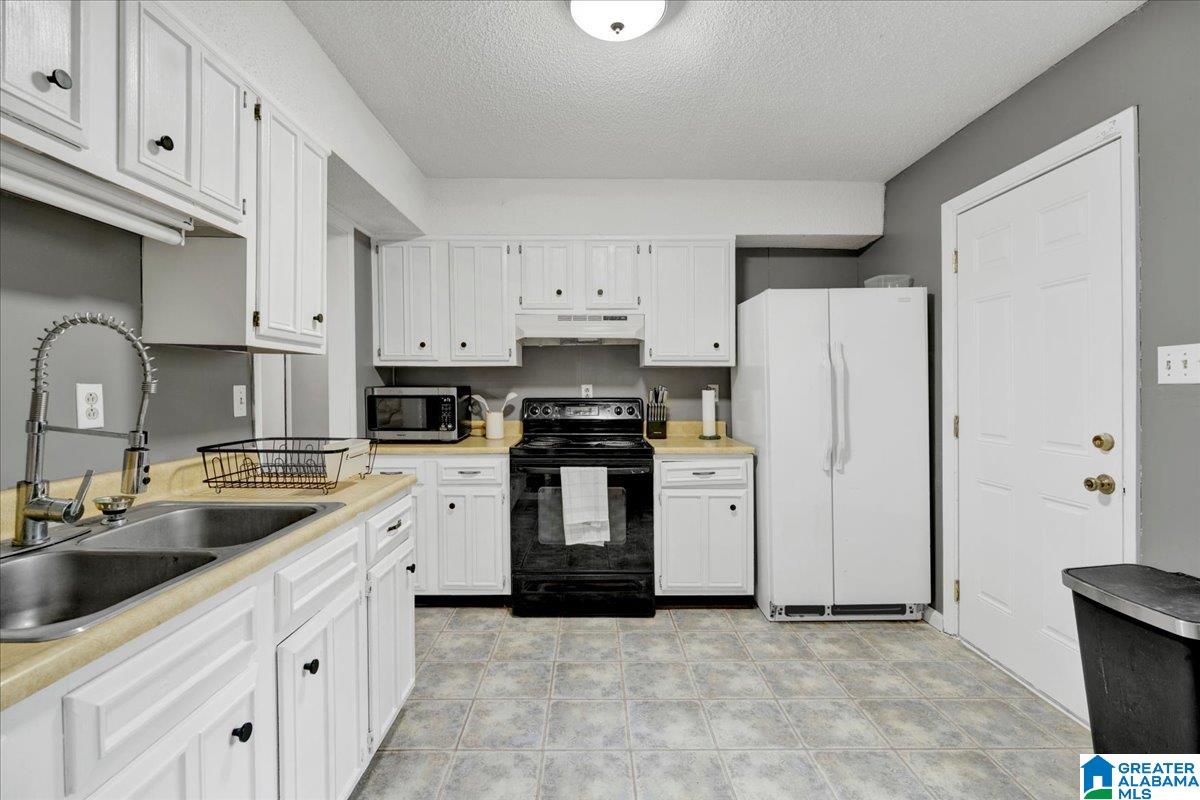 Photo 3 of Sale Pending at 3225 Allison Bonnett Memorial Dr, Bessemer, AL 35023 | MLS# 21456346 | Listing updated on 2026-09-09