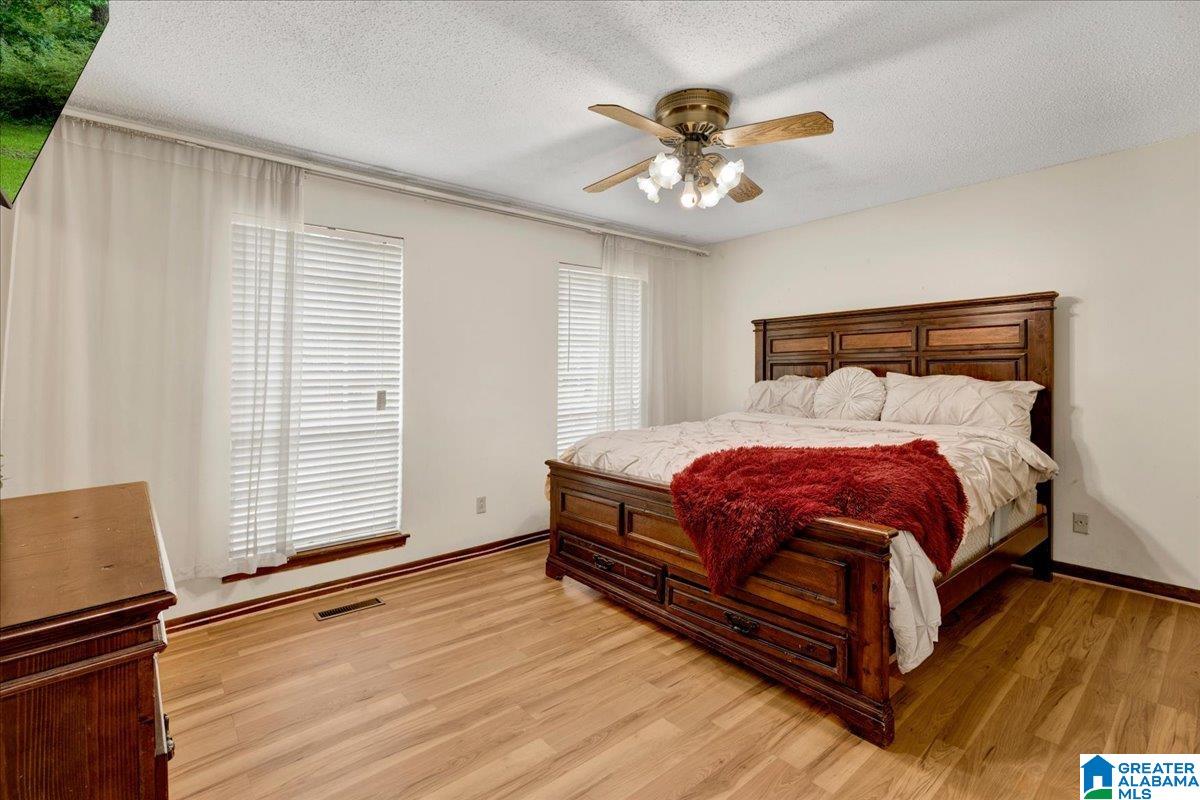 Photo 4 of Sale Pending at 3225 Allison Bonnett Memorial Dr, Bessemer, AL 35023 | MLS# 21456346 | Listing updated on 2026-09-09