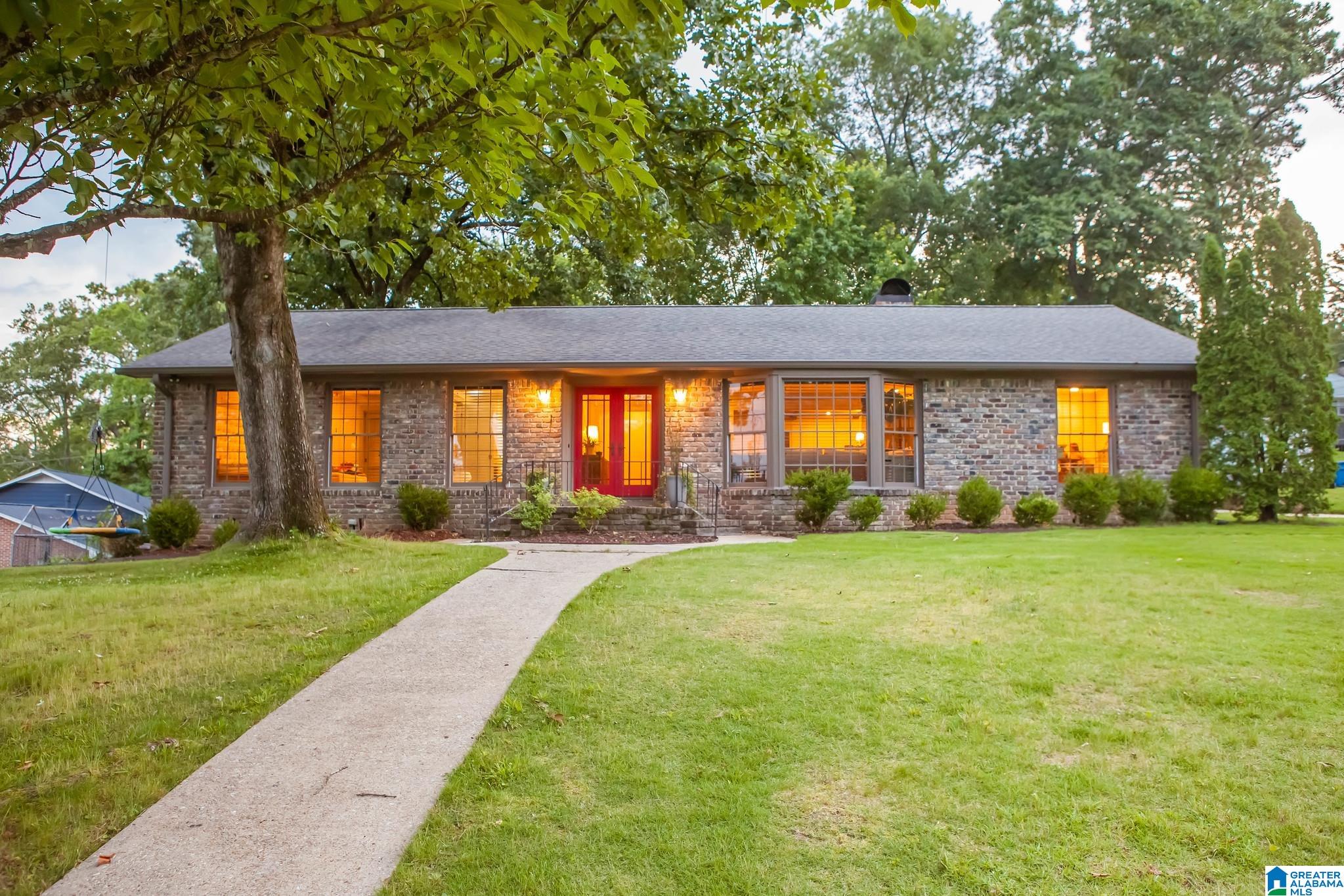 Photo 2 of Single family home for sale at 1228 Vista Ln, Vestavia, AL 35216 | MLS# 21456389 | Listing updated on 2026-06-21