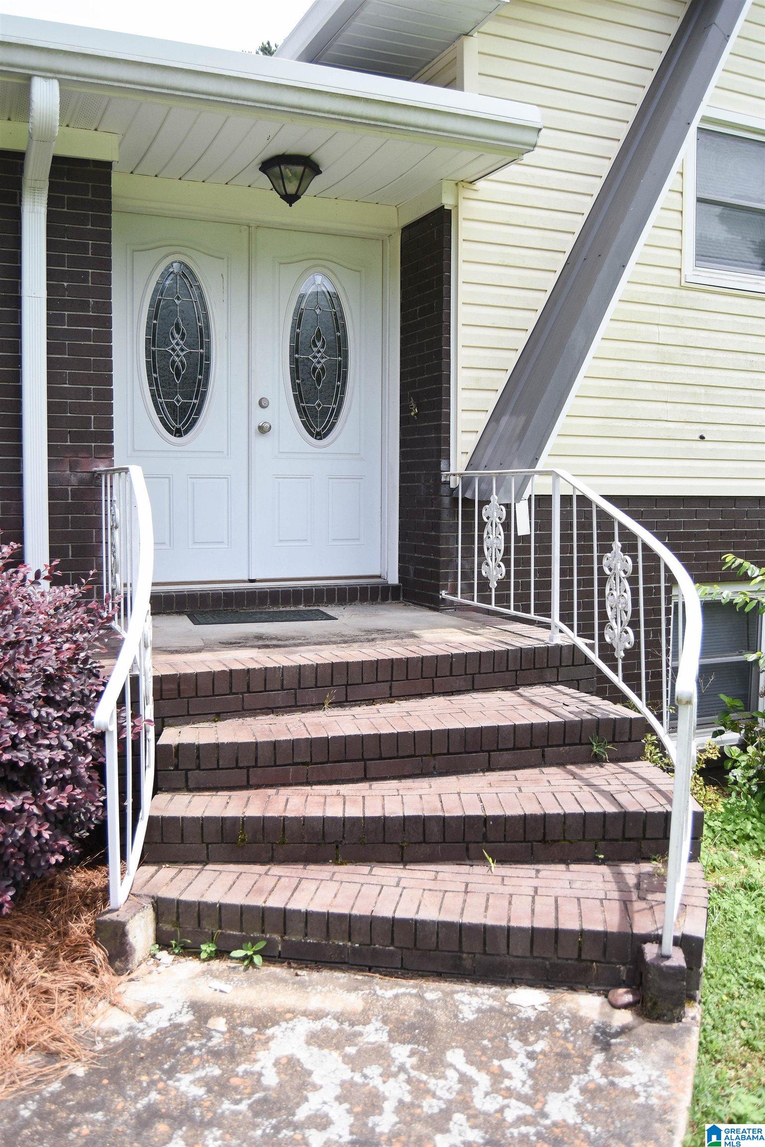 Photo 4 of Single family home for sale at 3911 Perkerson Dr, Anniston, AL 36201 | MLS# 21456504 | Listing updated on 2026-08-24