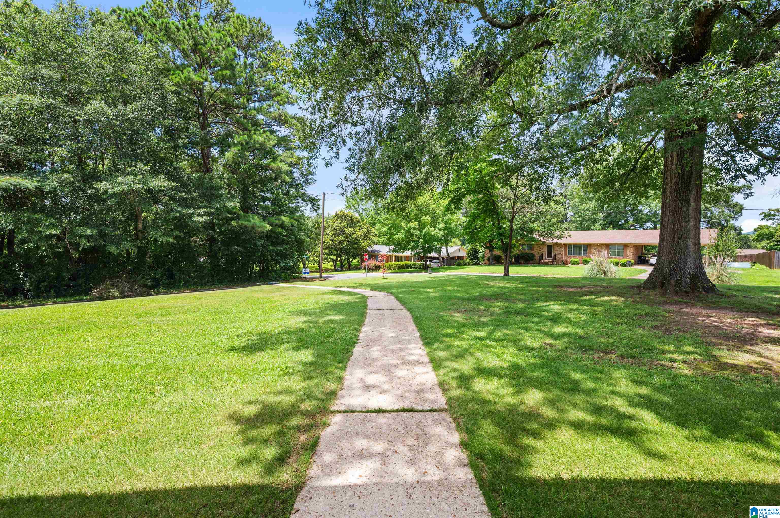 4th image of 1001 Kingston Dr, Sylacauga, AL 35151 | MLS# 21456516