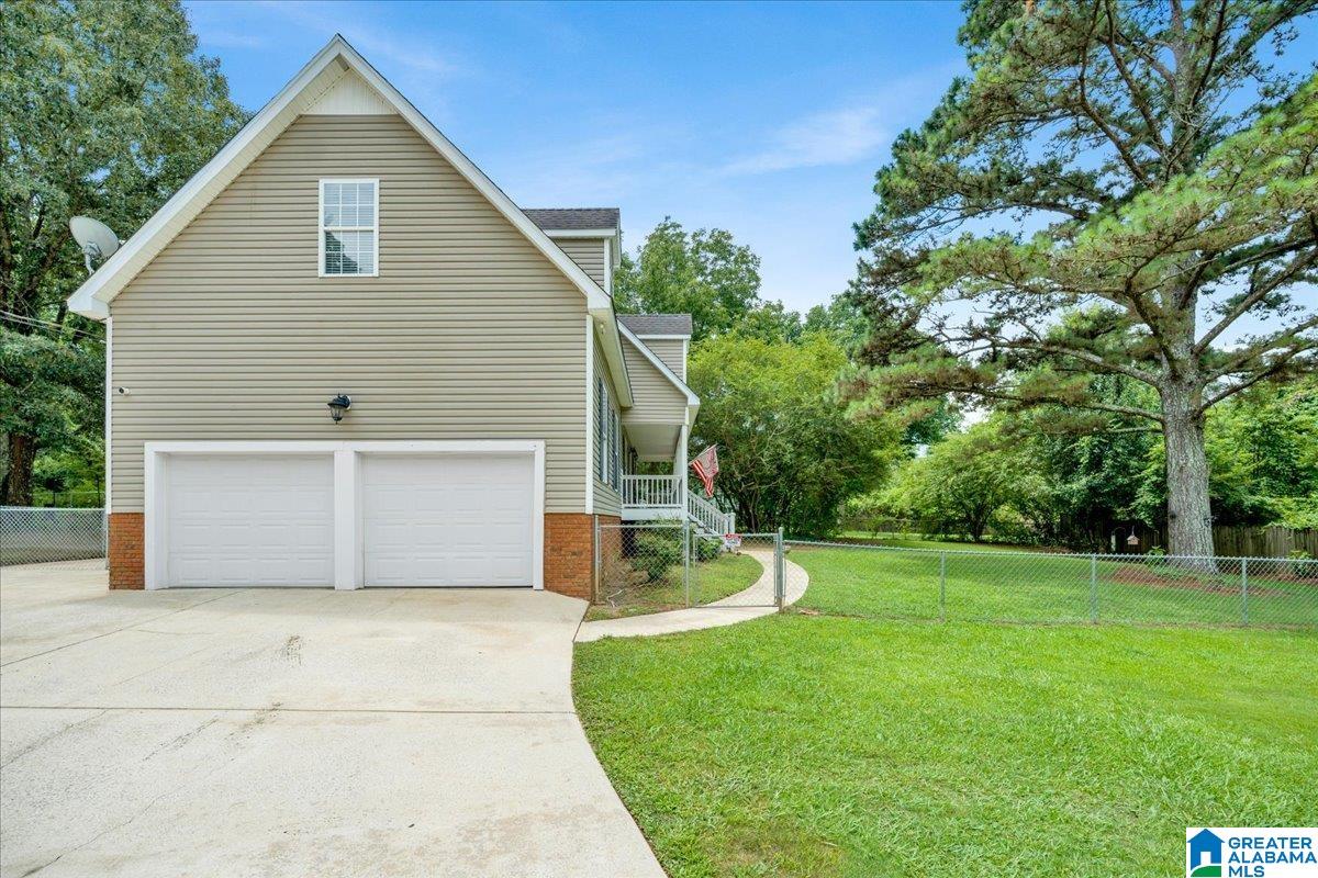 Photo 2 of Sale Pending at 402 Rock Crk Rd, Mulga, AL 35118 | MLS# 21456635 | Listing updated on 2026-07-23