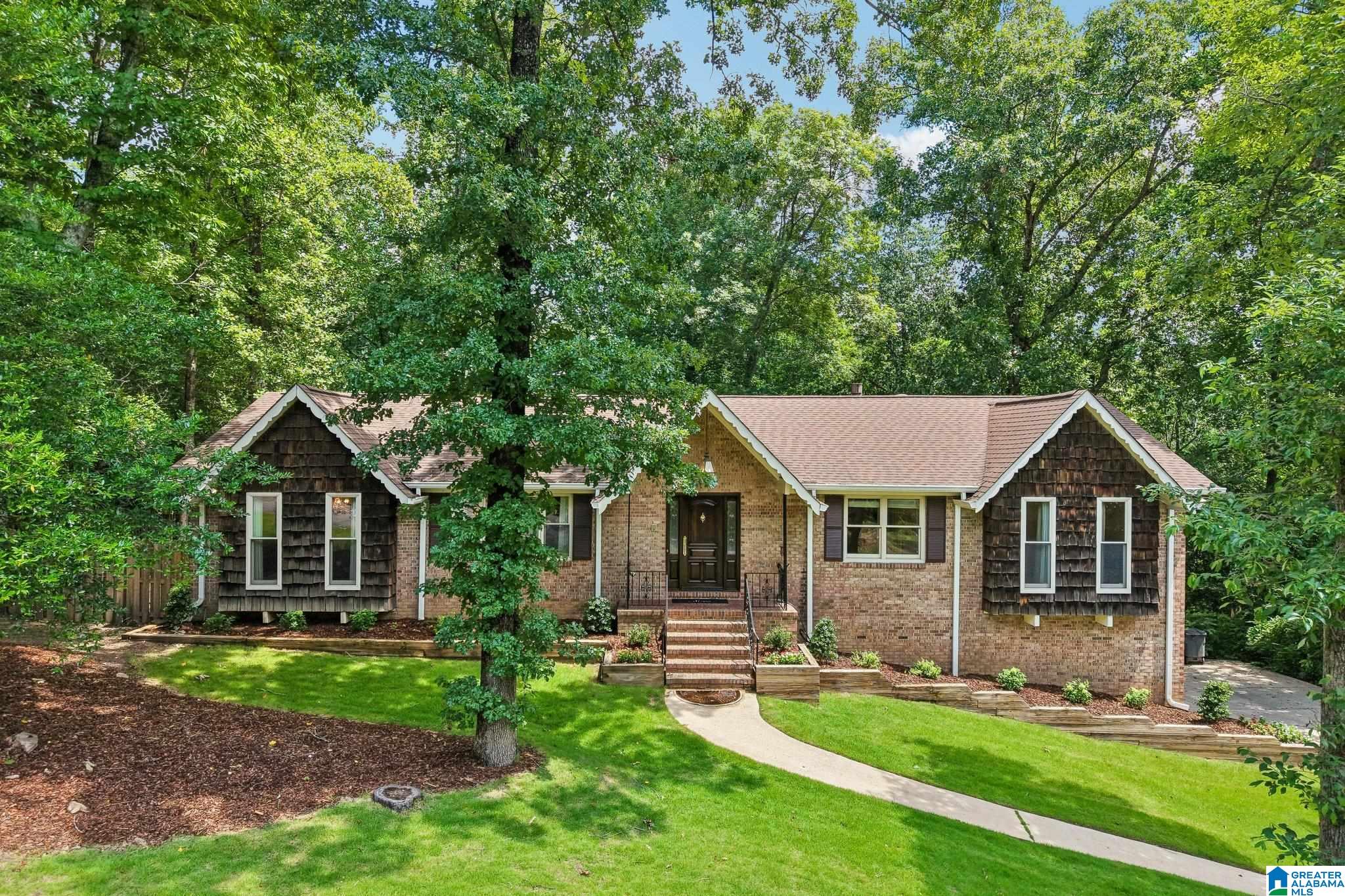 Photo 2 of Single family home for sale at 2645 Foothills Dr, Hoover, AL 35226 | MLS# 21456656 | Listing updated on 2026-07-27