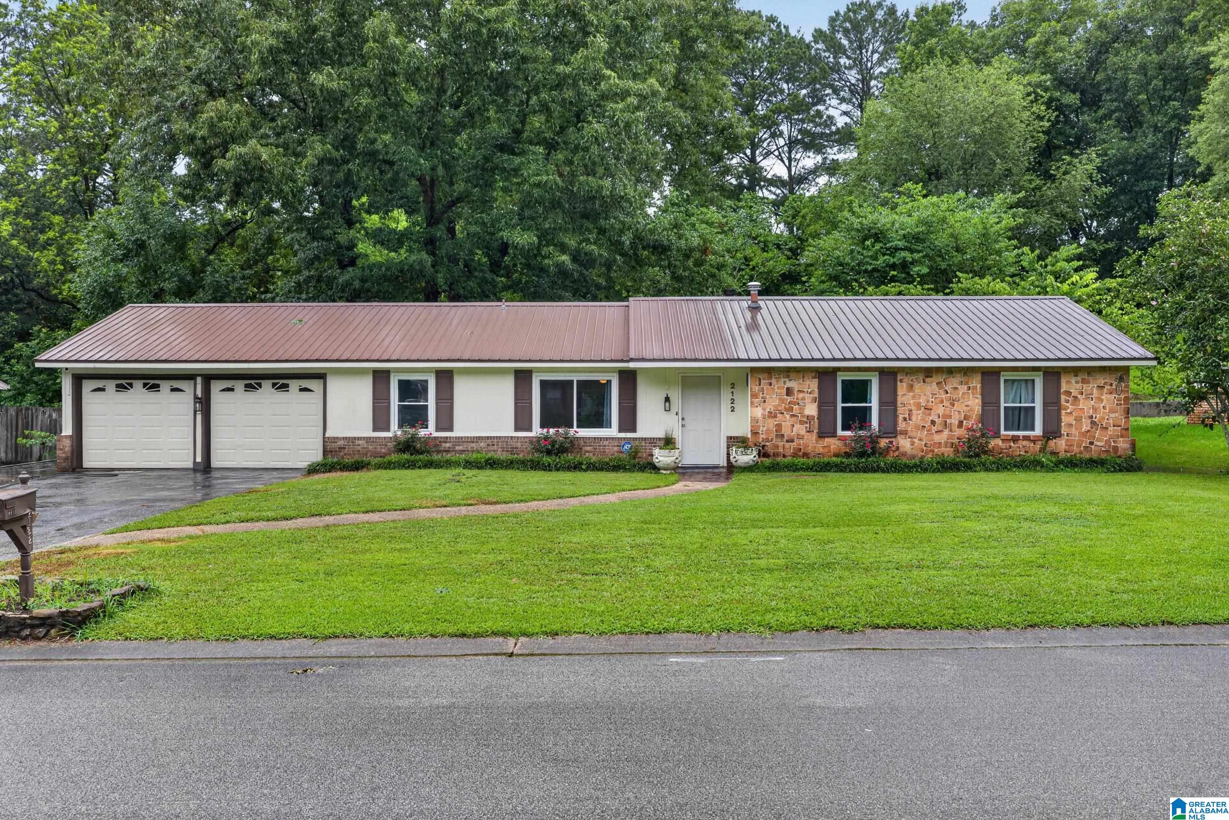 Photo 3 of Single family home for sale at 2122 Vicki Dr, Birmingham, AL 35235 | MLS# 21456710 | Listing updated on 2026-09-14