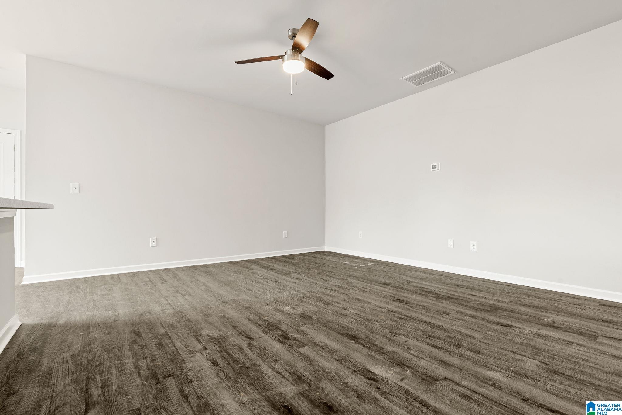 Photo 4 of Sale Pending at 3055 E Middlebrooke Xing, Odenville, AL 35120 | MLS# 21456782 | Listing updated on 2026-08-17
