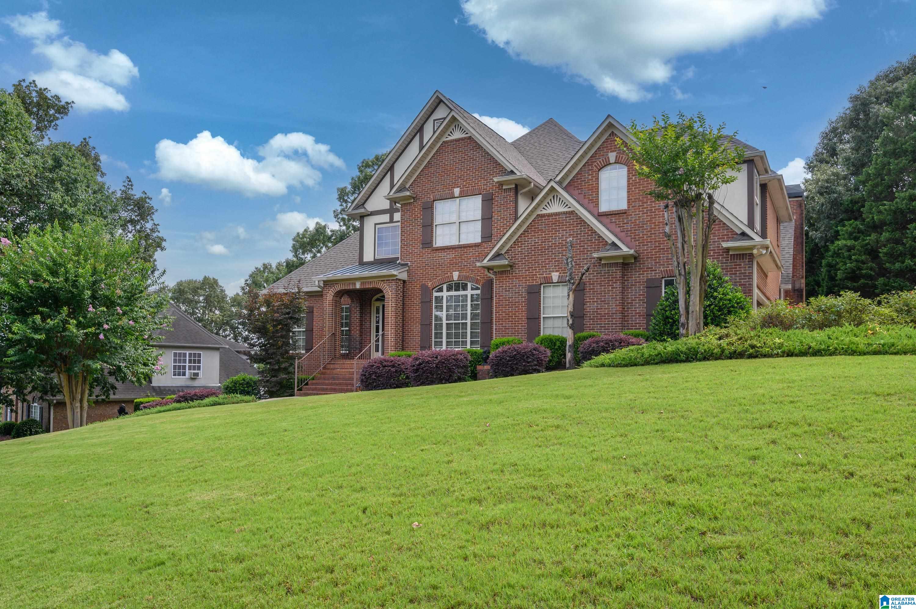 Photo 2 of Single family home for sale at 1005 Woodlands Cvs, Hoover, AL 35080 | MLS# 21456796 | Listing updated on 2026-06-25